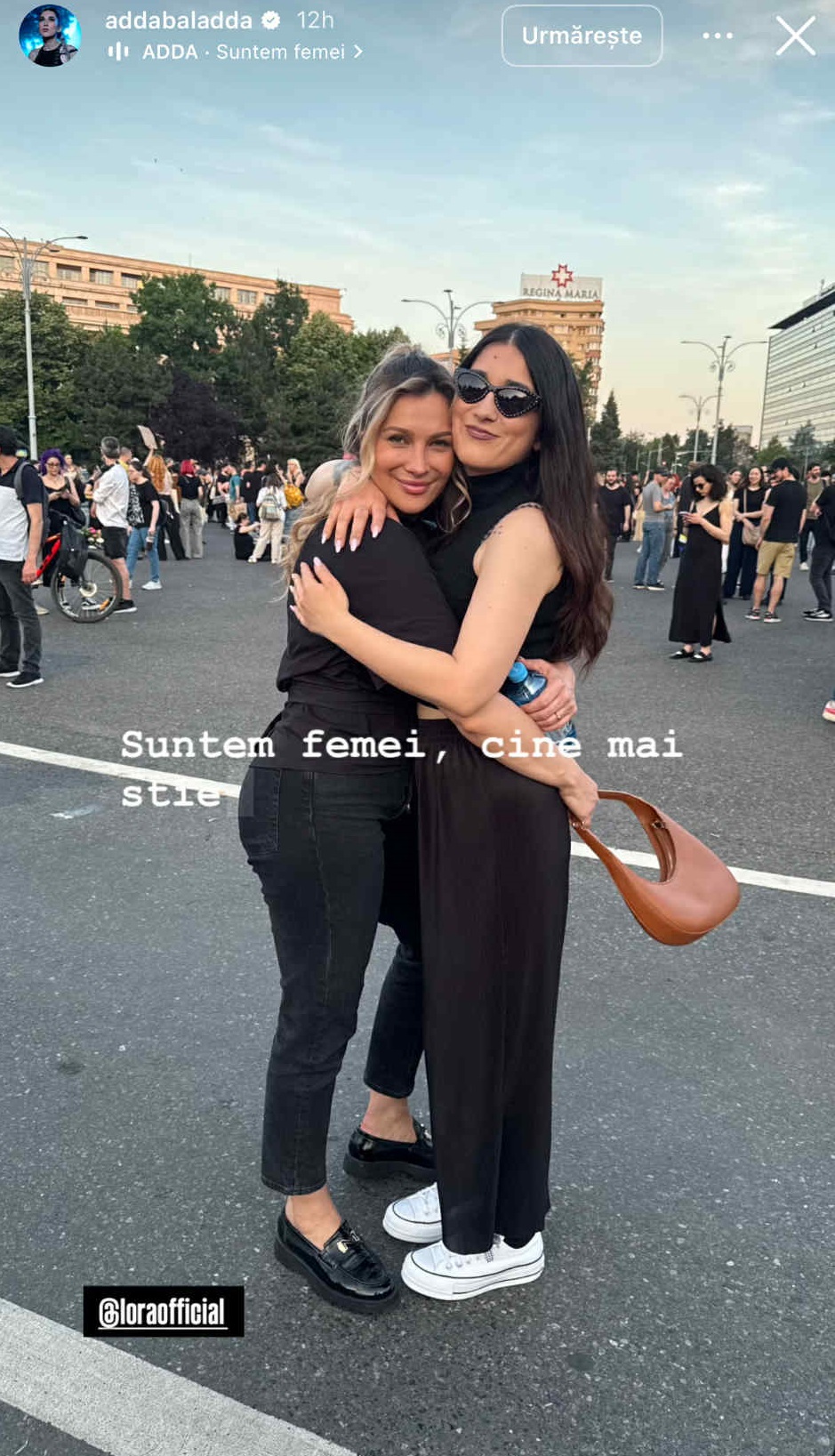 Imagini cu vedetele la protestul din Piața Victoriei după moartea Teodorei Marcu. Delia, Theo Rose și Irina Rimes au cerut dreptate