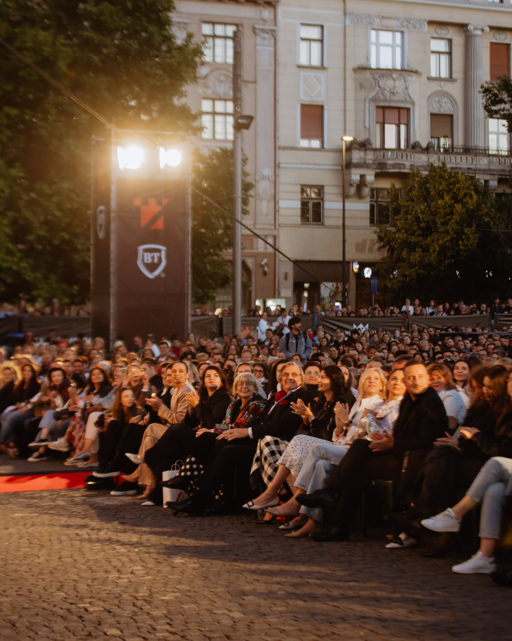 Vedete pe covorul roșu la TIFF 2026. Florin Piersic a sărutat-o pe frunte pe Nadia Comăneci în fața tuturor celor prezenți