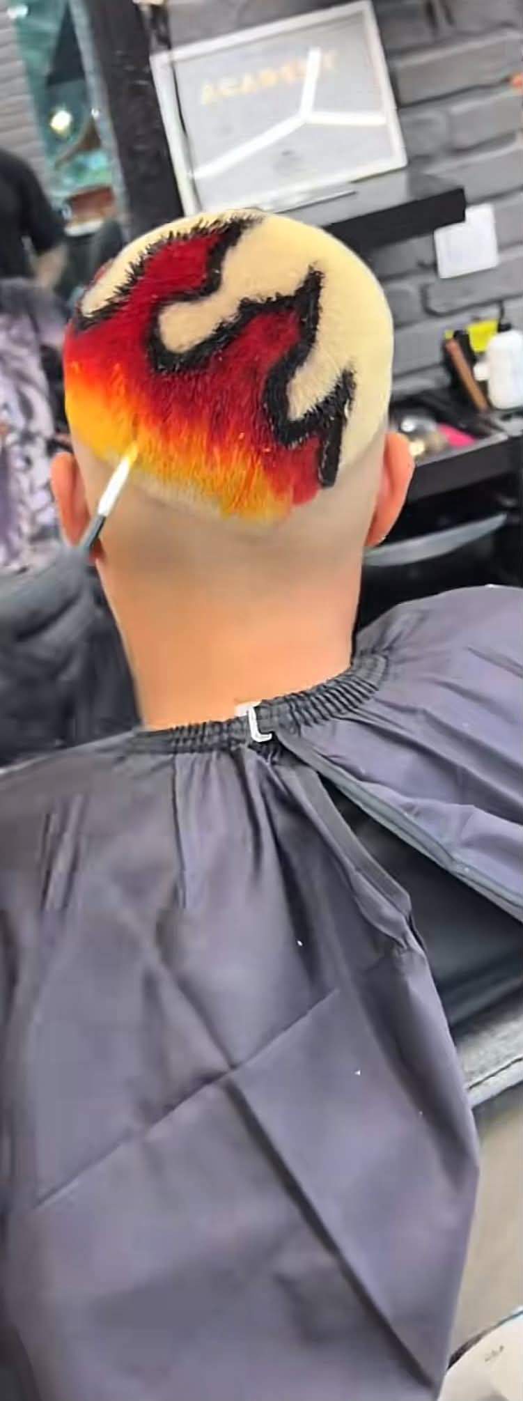 Cum arată acum Dominic, fiul cel mare al Antoniei și al lui Alex Velea. Schimbarea de look a adolescentului a stârnit controverse