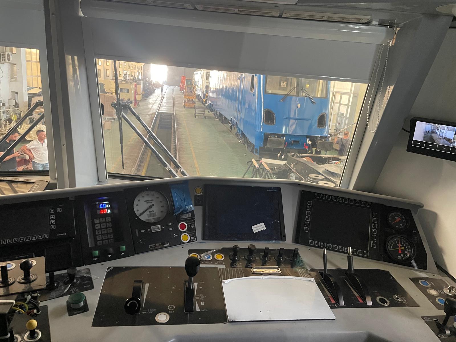 Prima locomotivă electrică modernizată de CFR Călători cu fonduri prin PNRR va circula până la sfârșitul anului. Ce viteză poate atinge
