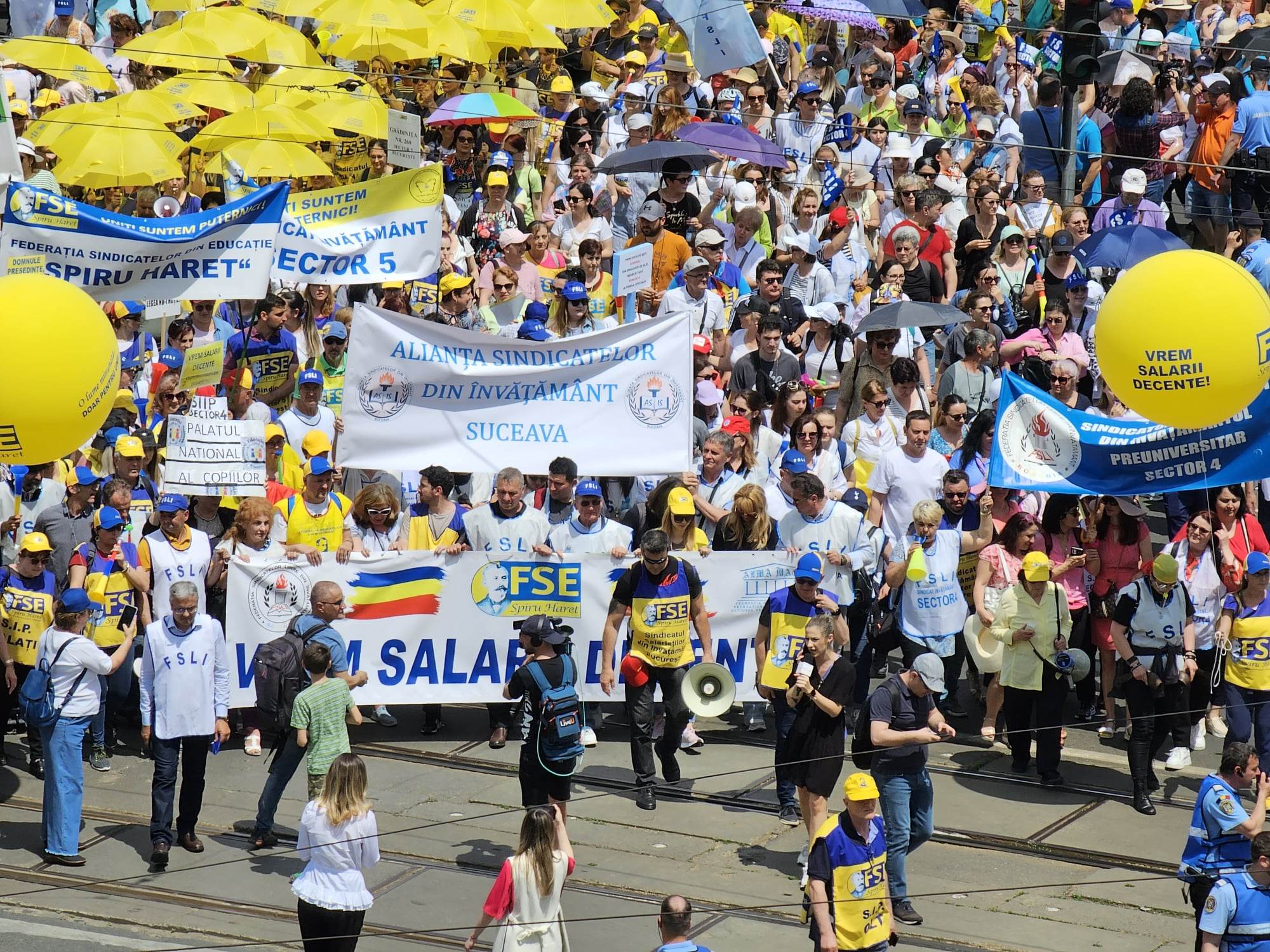 Al doilea protest major al cadrelor didactice. Ce le-a promis Iohannis sindicaliștilor, în a doua săptămână de grevă, în timp ce profesorii protestau la Palatul Cotroceni