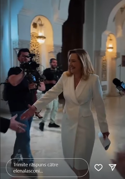 Cât costă rochia albă purtată de Elena Lasconi la dezbaterea electorală. S-a îmbrăcat de la o vedetă care deține un brand de haine