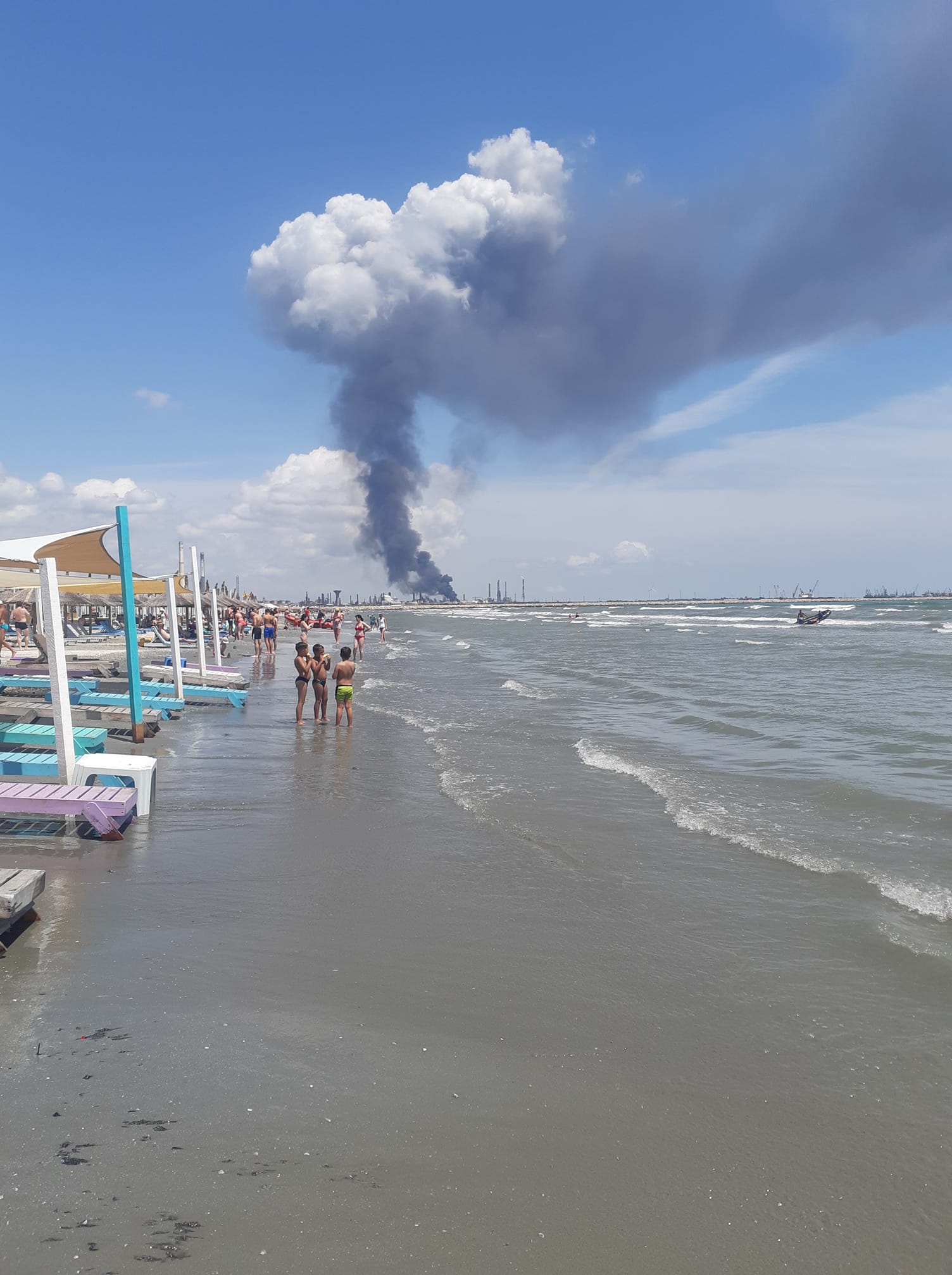 Cauza exploziei de la Petromidia Năvodari, în care o persoană a murit și alte 5 au fost rănite, o conductă fisurată