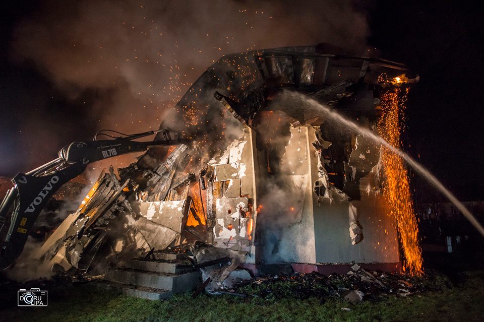 FOTO | O biserică din județul Suceava a ars din temelii