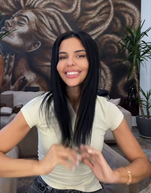 Andreea Popescu s-a plâns că nu este căutată de bărbați. Mesajul primit pe Instagram a lăsat-o fără cuvinte: „Nu știa dacă să mă aleagă pe mine sau pe Oana Roman”