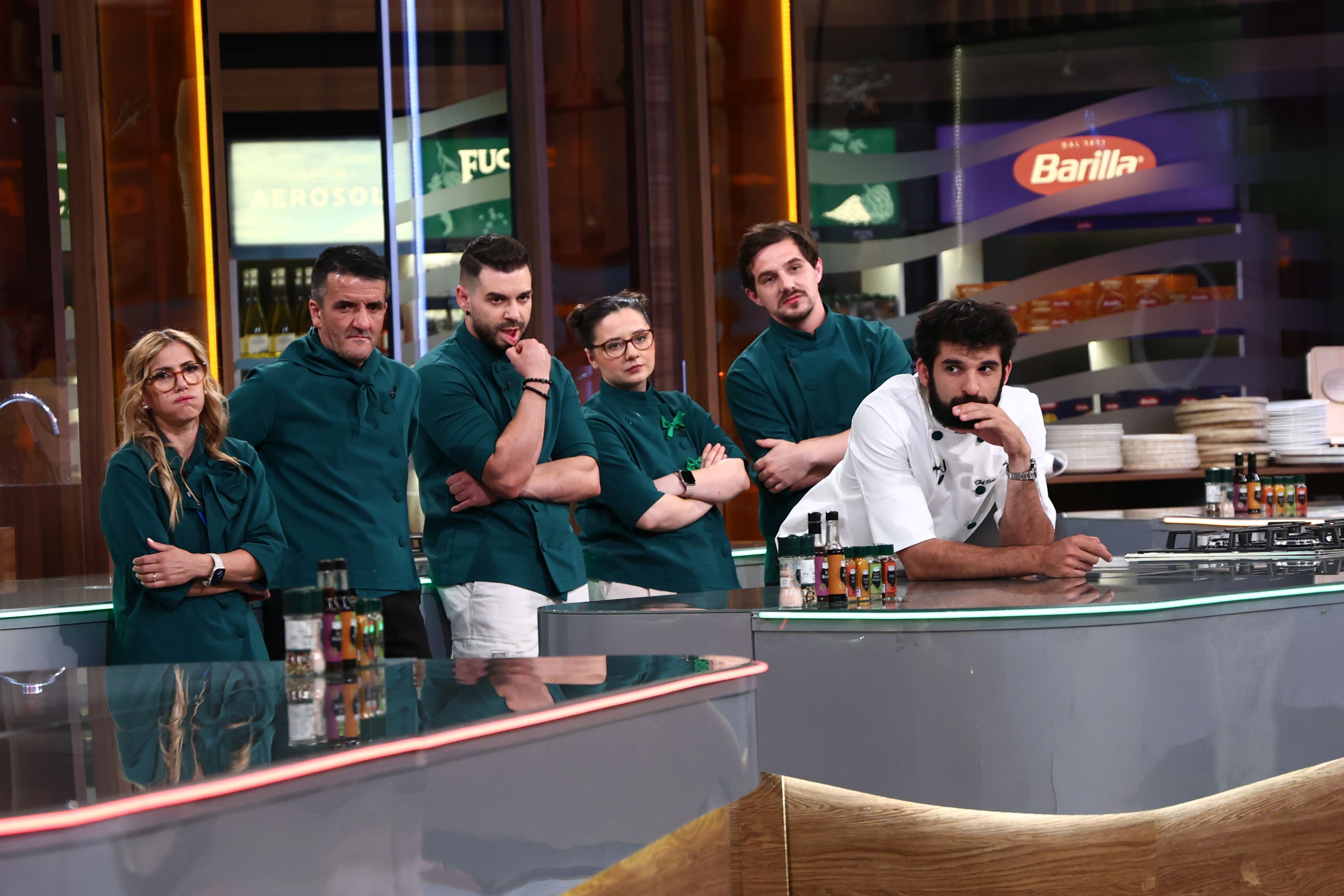 „Chefi la cuțite” 2026. Dublă eliminare la Antena 1. Cine a plecat acasă. „Suntem de râsul lumii”