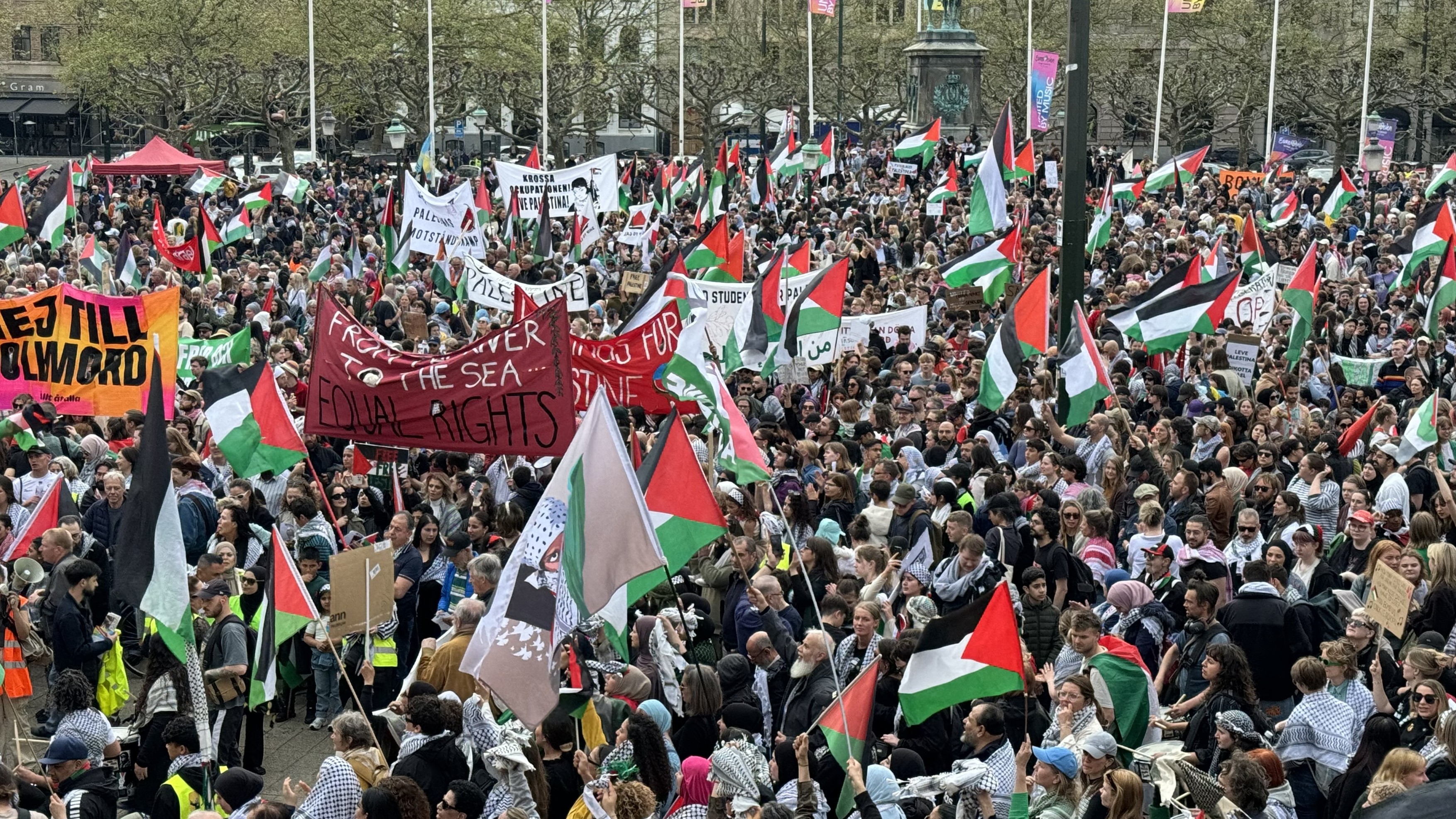 Israelul s-a calificat în finala Eurovision, în ciuda protestelor cu mii de oameni de la Malmo