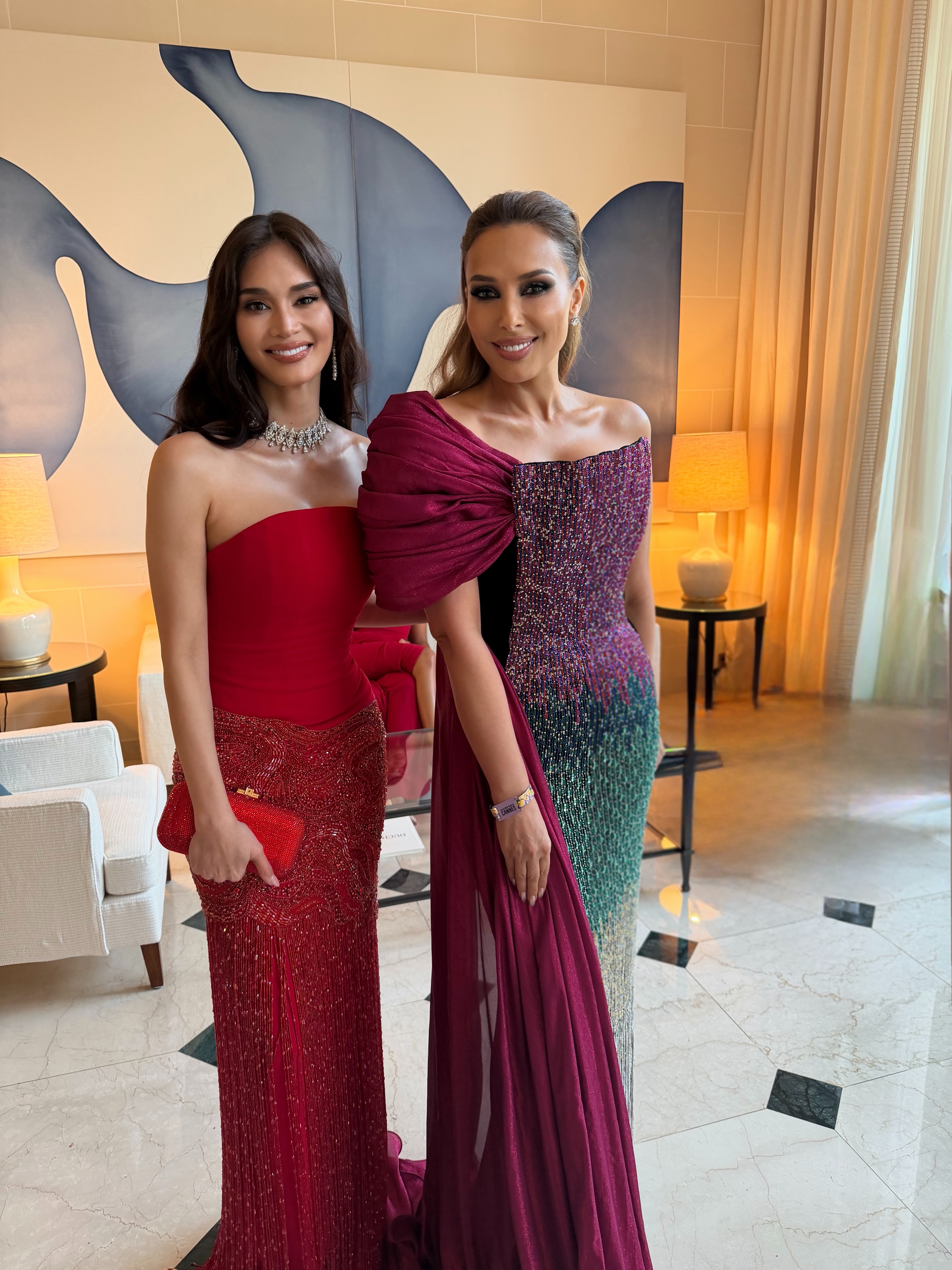 Imagini inedite de la Cannes 2026 cu Iulia Vântur. Apariție spectaculoasă a vedetei la Gala amfAR într-o rochie, care i-a pus în valoare silueta impecabilă