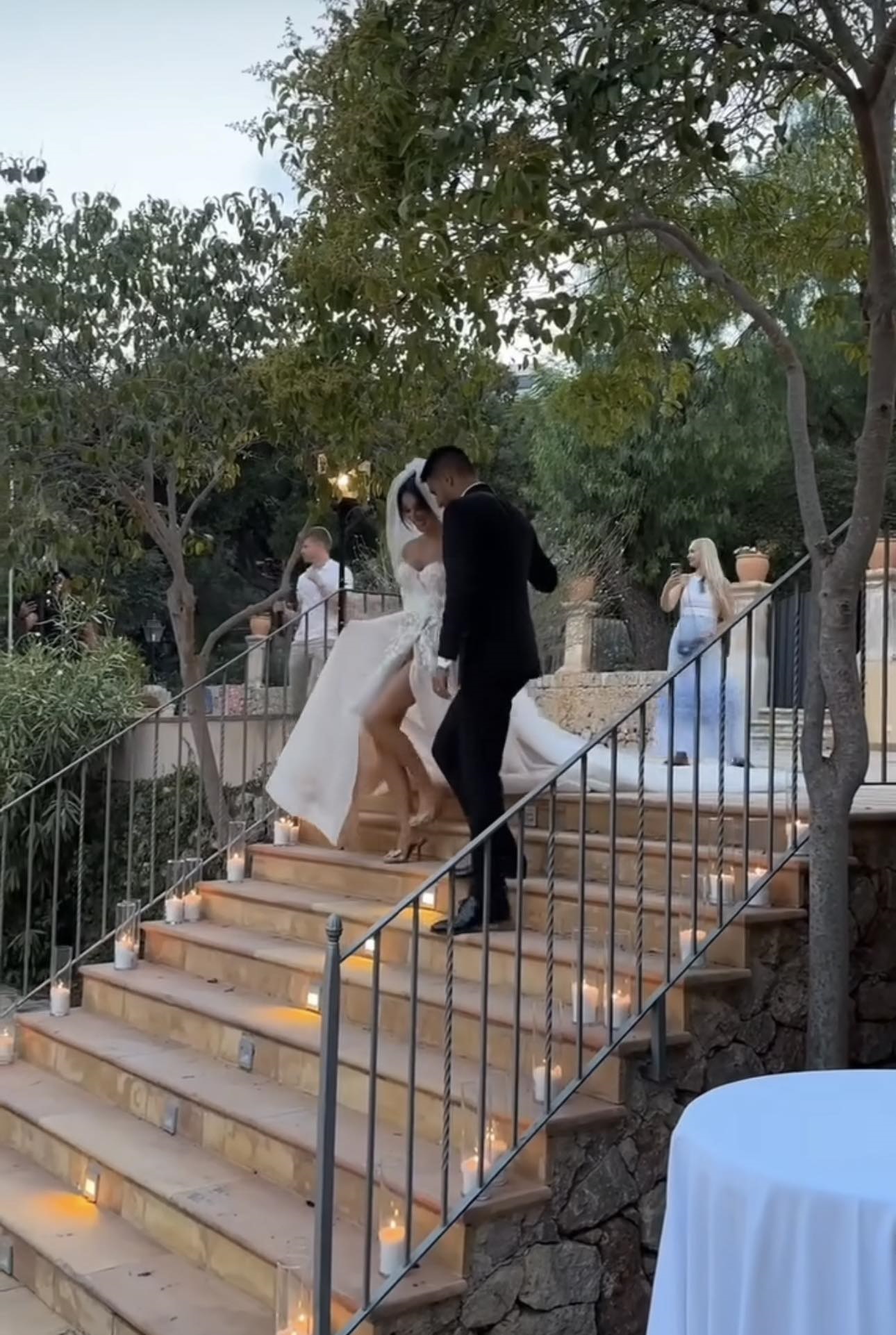 Ana Maria Barnoschi s-a căsătorit religios în Palma de Mallorca. Cum au arătat cele trei rochii de mireasă, dar și decorurile de ceremonie