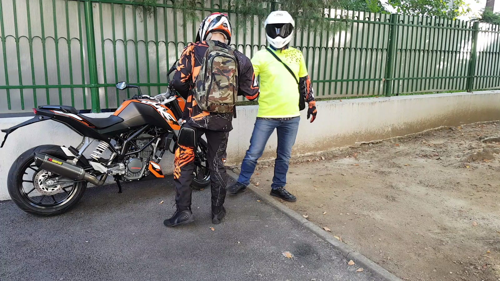 VIDEO/ Prima zi de fițe la Liceul „Jean Monnet”, cu motocicleta și jeep-ul. ”Poate că suntem un liceu mai cu bani, dar suntem egali între noi!”