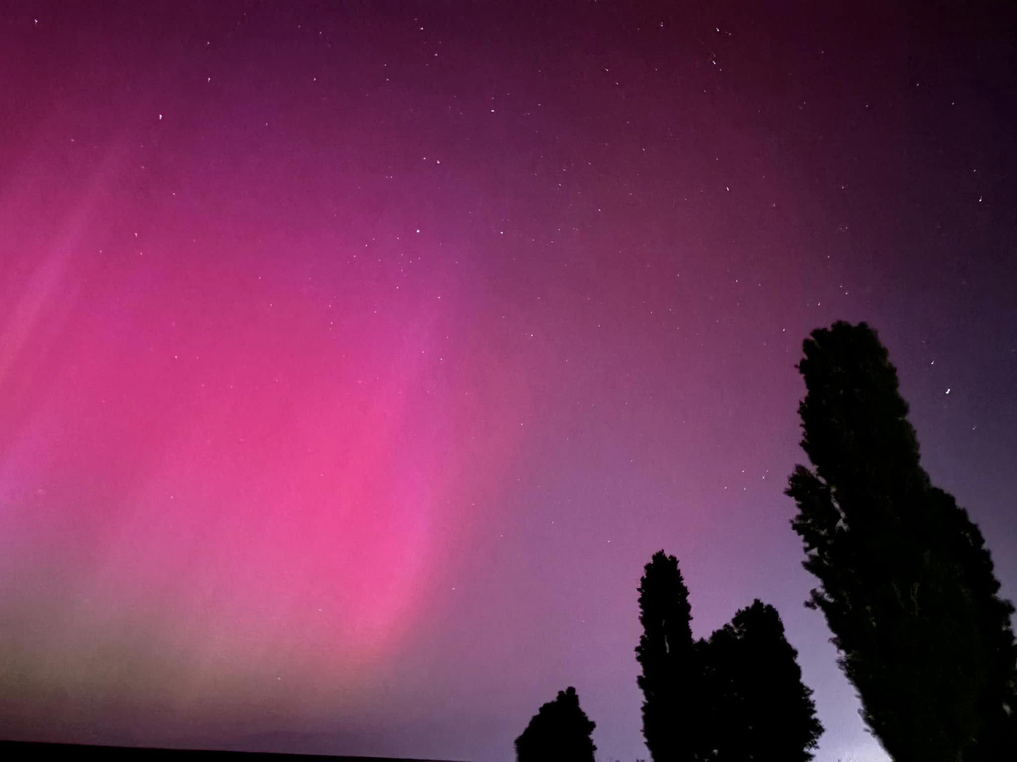 Aurora boreală a fost observată noaptea trecută din România „aşa cum nu s-a mai văzut de sute de ani”, spune astronomul Adrian Şonka