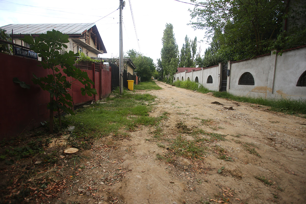 Care sunt cele 60 de străzi din București pe care trebuie să le asfalteze Nicușor Dan