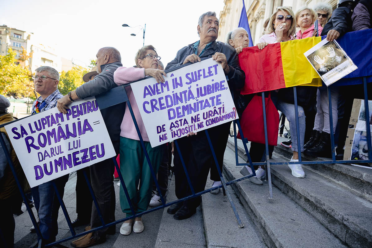 Călin Georgescu în sala de judecată. Ce a făcut în timpul procesului în care e acuzat de complicitate la tentativă de lovitură de stat