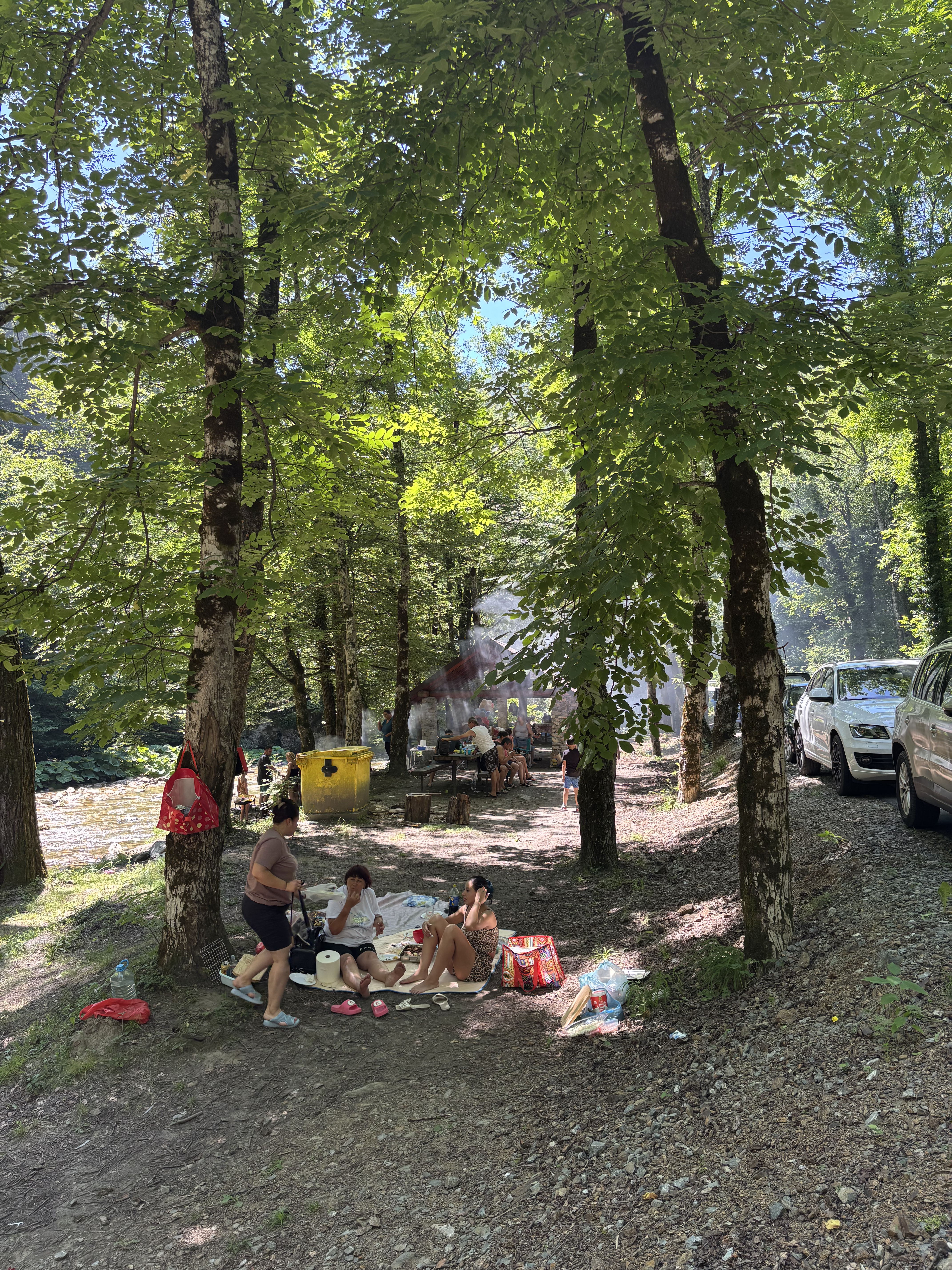 Vacanță vacarm în Cheile Sohodolului: mititei, motoare și calcar