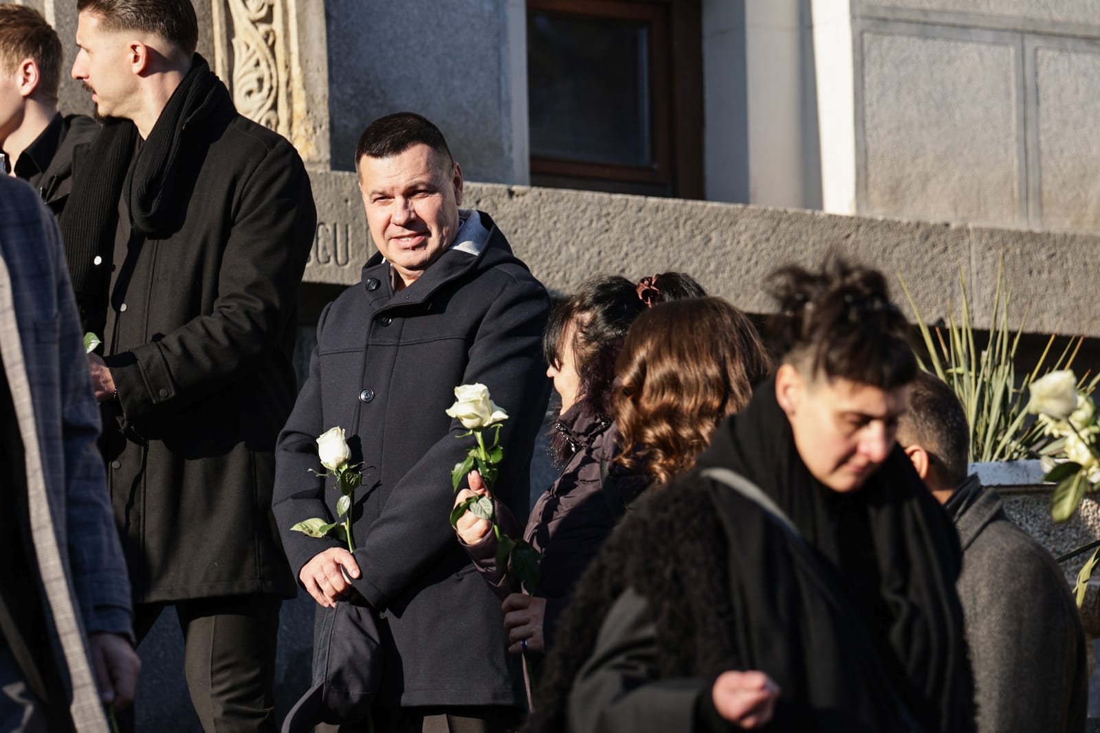 Imagini de la cununia civilă a lui Radu Drăgușin. Fotbalistul s-a căsătorit cu Ioana Stan