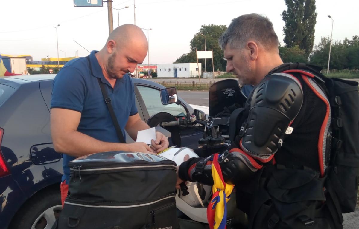 Primii români din diaspora, primiți cu aplauze în Vama Borș. "Vrem o țară ca afară" (FOTO&VIDEO)