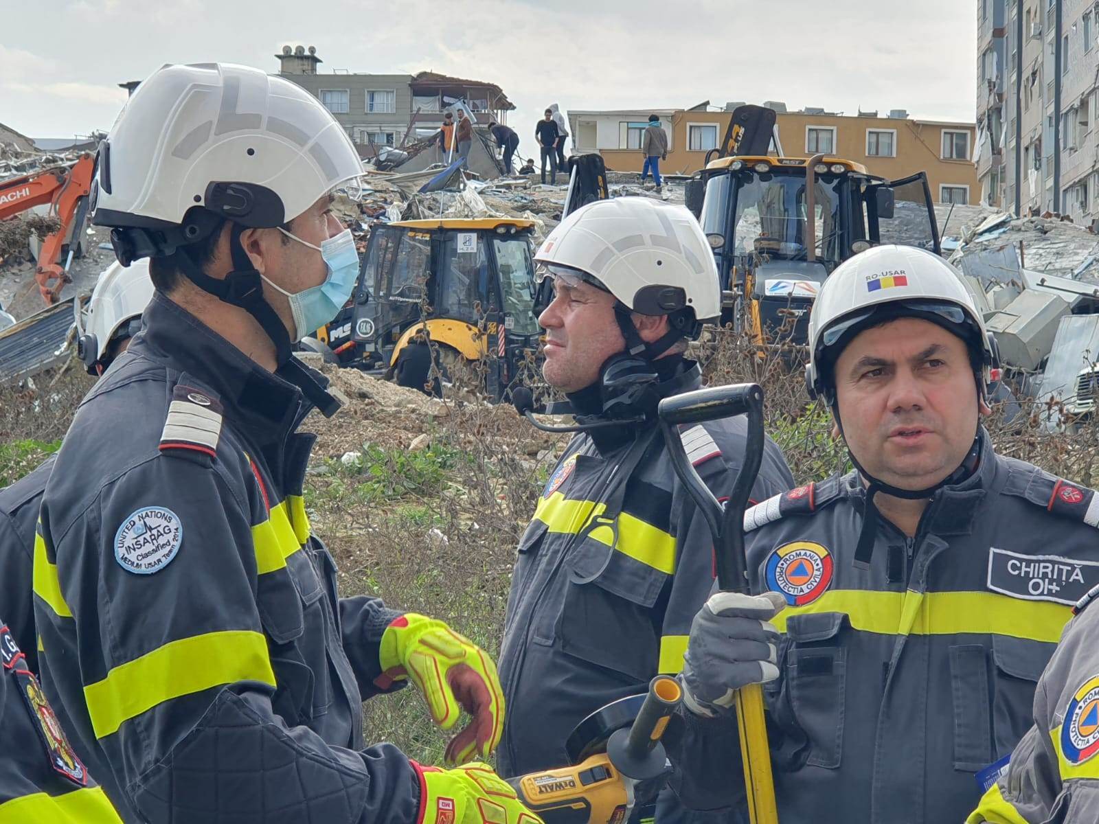 Imagini din timpul misiunii de recuperare de sub dărâmături a unei familii din Turcia, de către salvatorii români