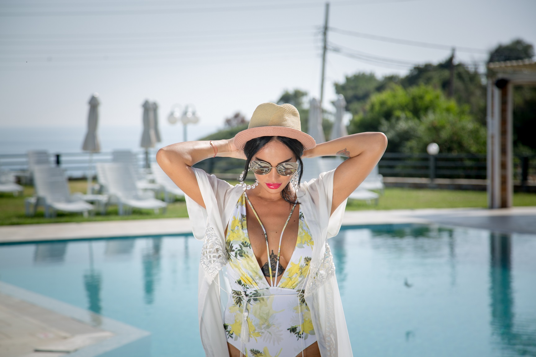 Margherita de la Clejani, într-un pictorial incendiar la piscină. Operațiile estetice au transformat-o total