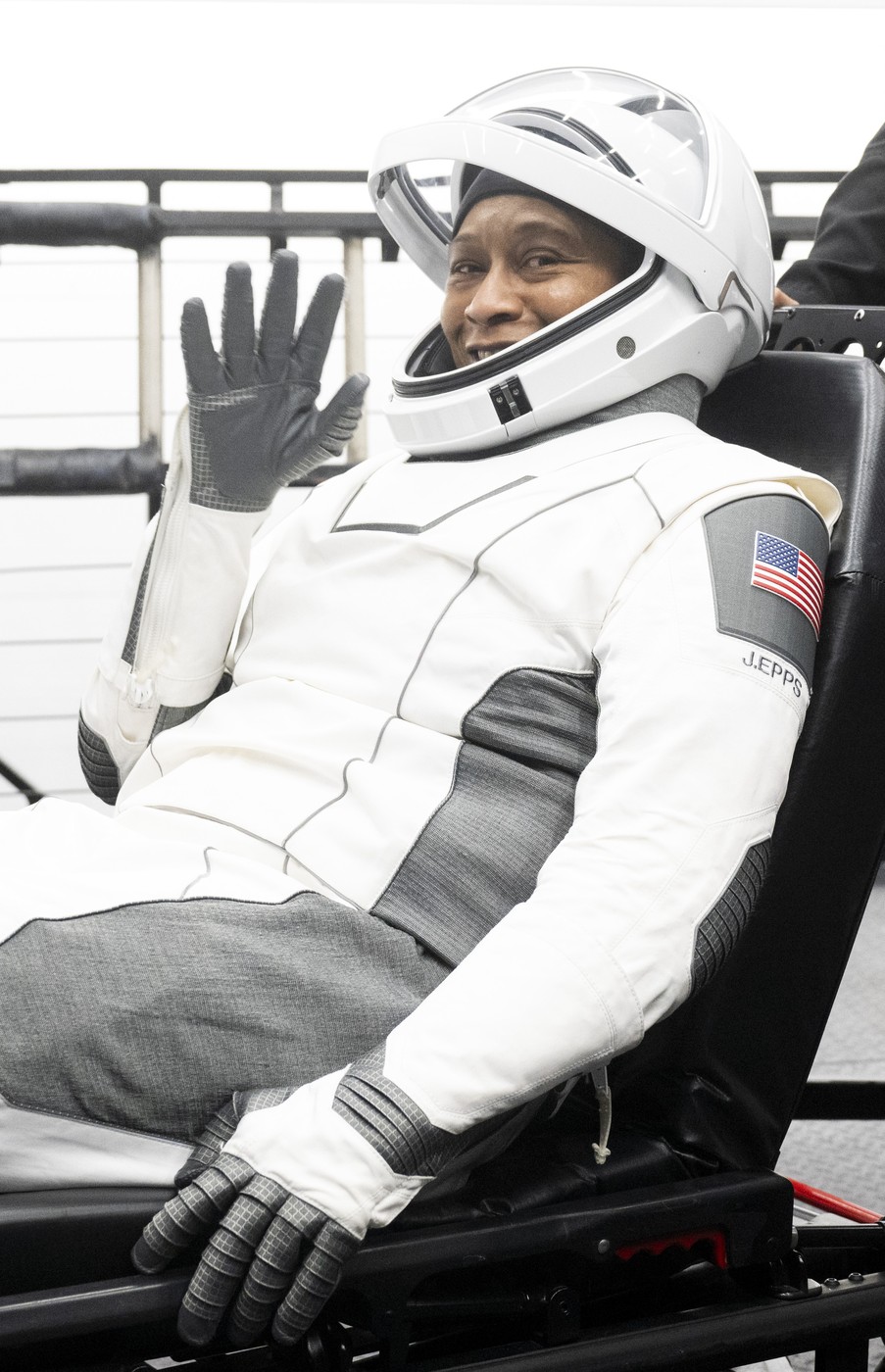 Un astronaut întors din misiunea de opt luni de pe Stația Spațială Internațională a fost spitalizat la doar câteva ore după aterizare 