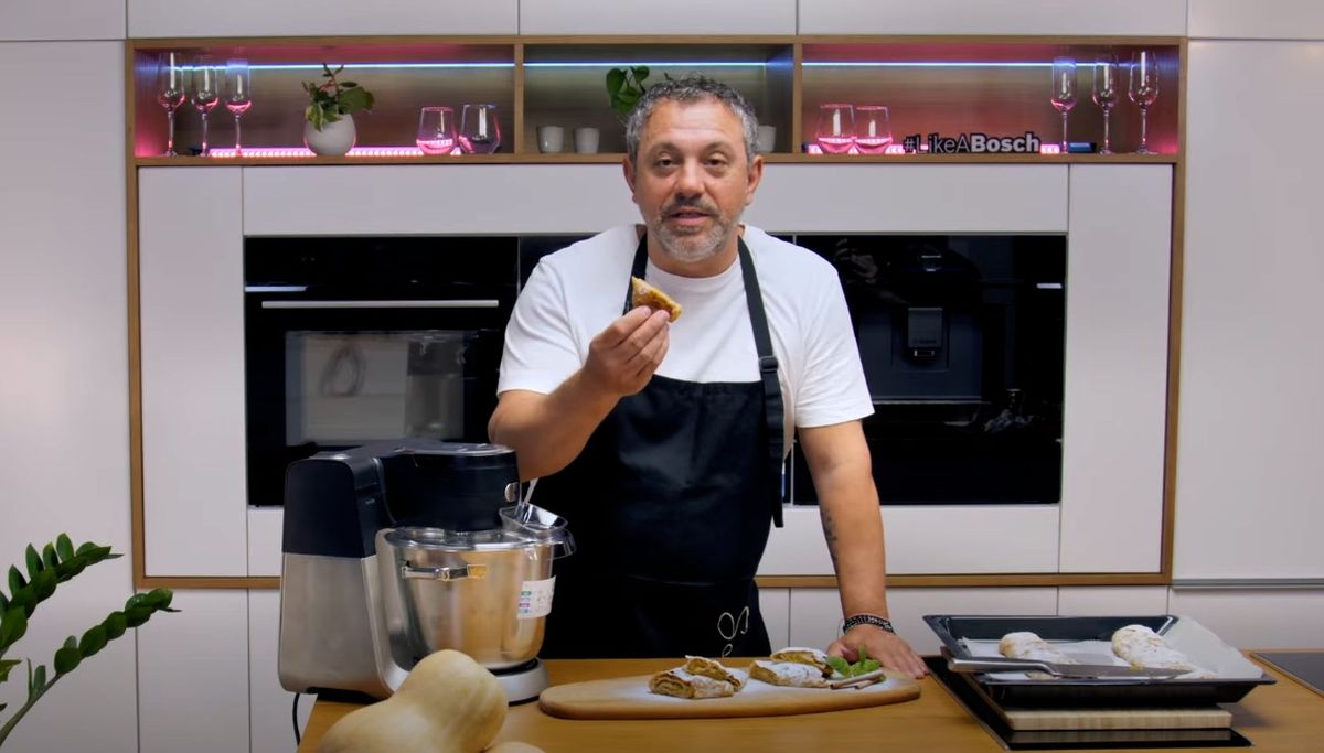Rețeta lui Sorin Bontea de vinete la cuptor cu sos de roșii și iaurt grecesc. Secretul care dă un gust mediteraneean
