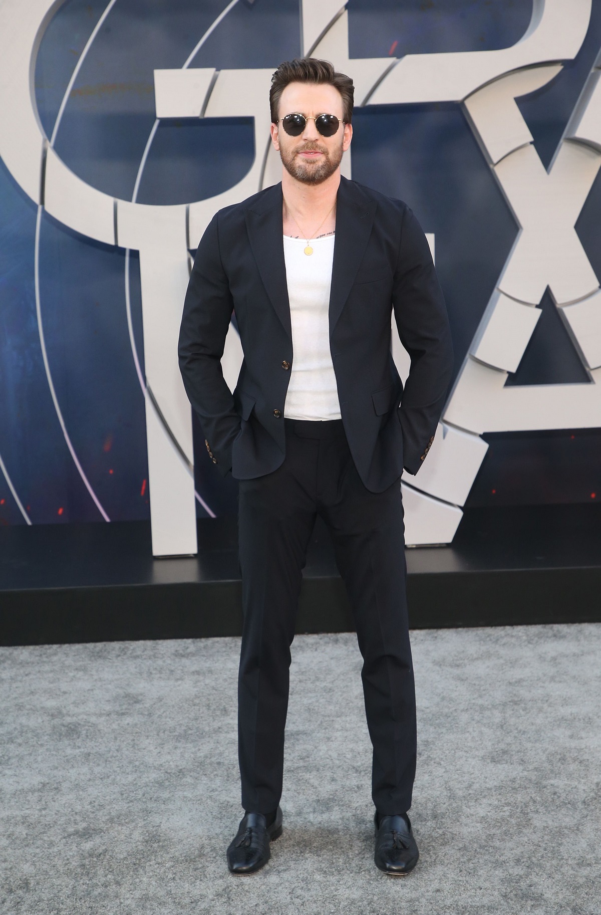 Chris Evans, desemnat „cel mai sexy bărbat în viață” de revista People. Actorul are 41 de ani, e necăsătorit și joacă rolul lui „Captain America”