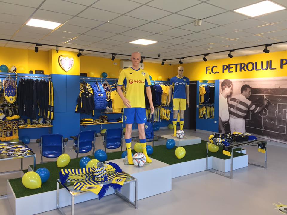 Petrolul Ploiești și-a deschis un magazin oficial. Fanii l-au luat cu asalt / FOTO&VIDEO