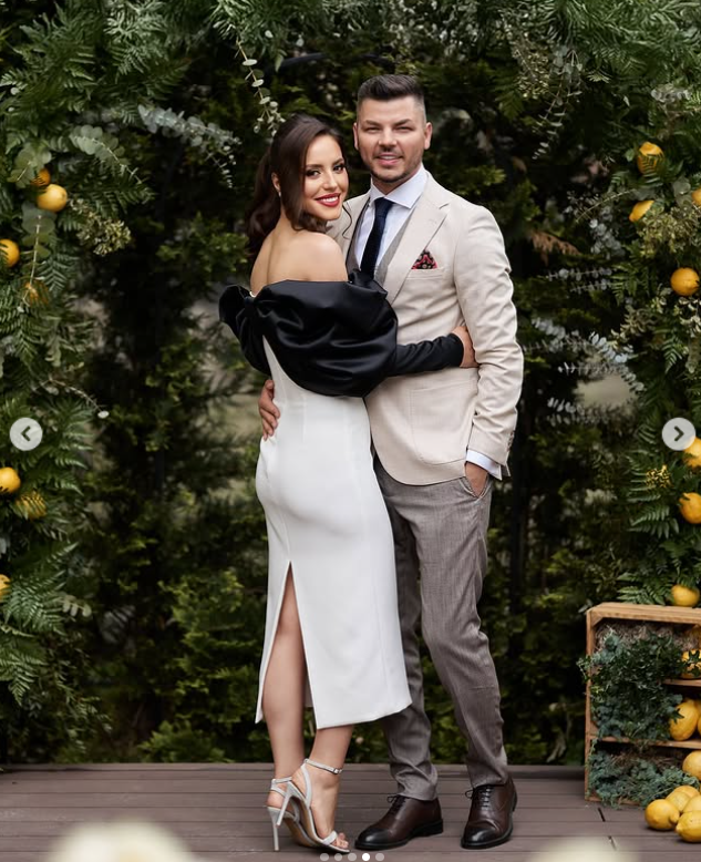 Valentin Luca, finalist la „Românii au talent”, și Roxana Ghiorghian, fosta știristă de la Antena 1, s-au căsătorit. Primele imagini de la eveniment