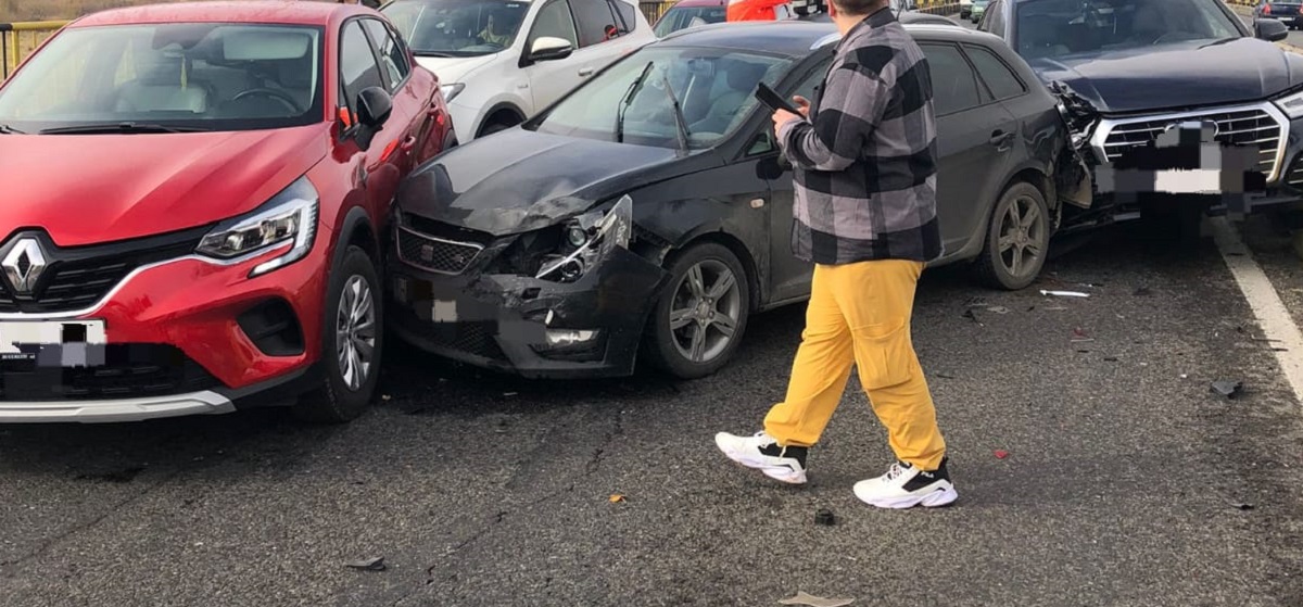 Accident cu șapte mașini în Prahova. Traficul este blocat pe ambele sensuri |  VIDEO
