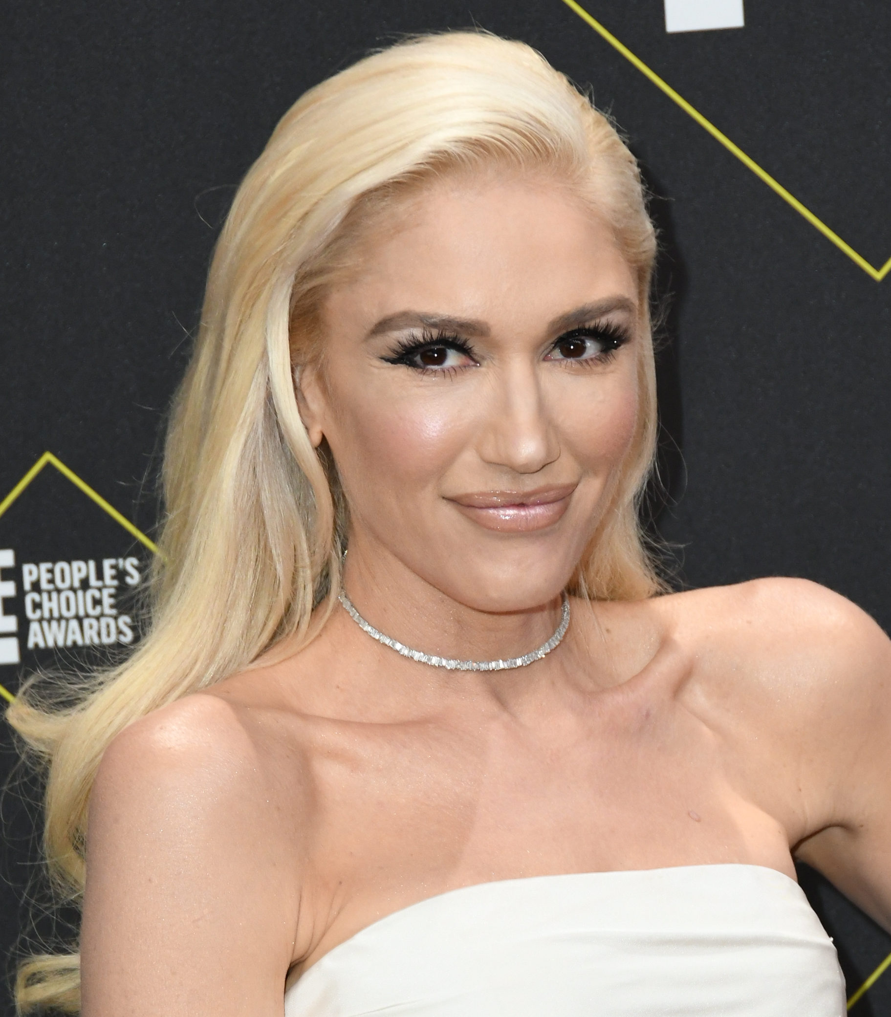 Câștigătorii Galei People's Choice 2019. Adelina Pestrițu, pe covorul roșu alaturi de Kim Kardashian, Pink și Gwen Stefani