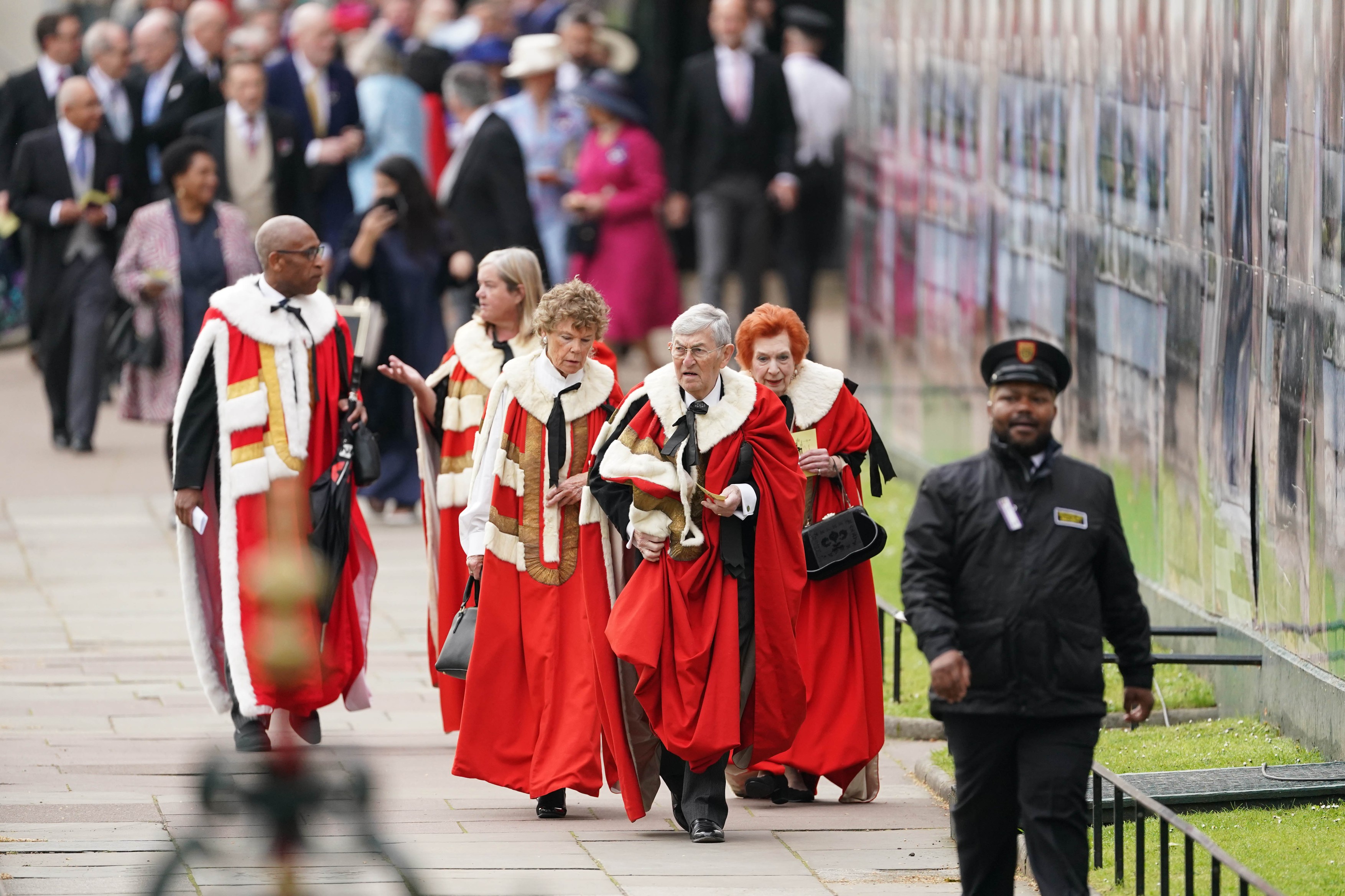 Charles și Camilla, încoronați rege și regină ai Marii Britanii. Ceremoniile s-au încheiat cu salutul de la balconul Palatului Buckingham
