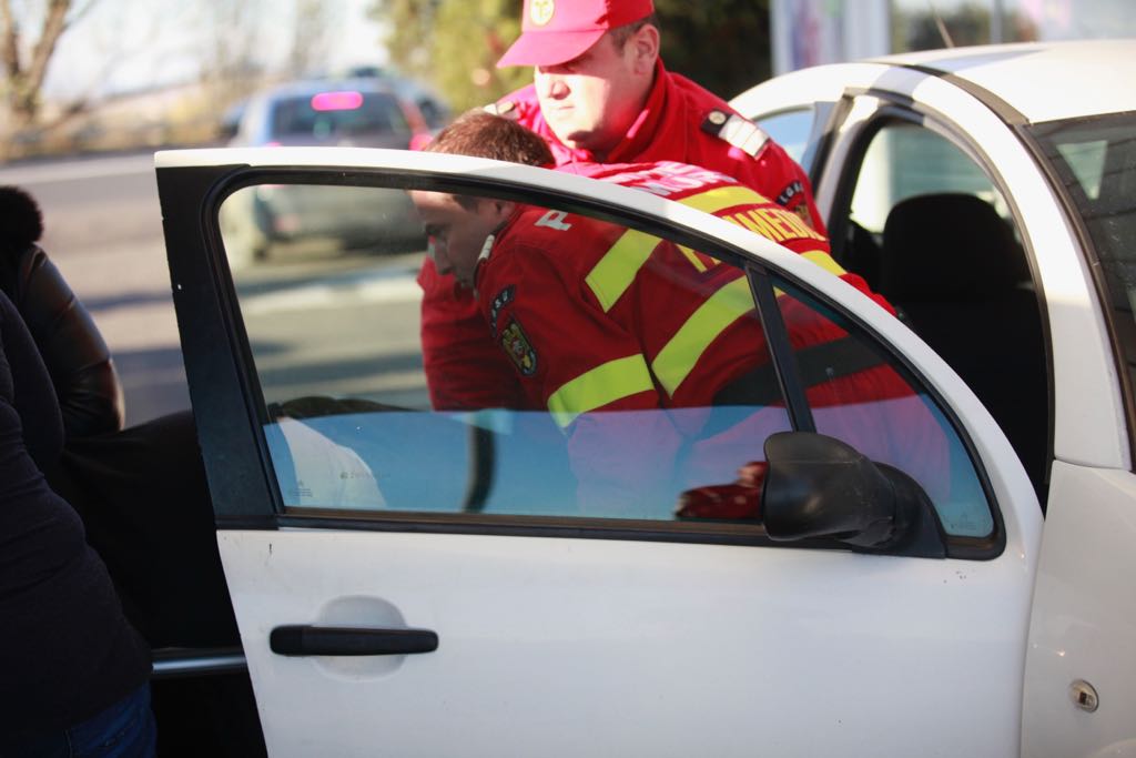 A murit într-o benzinărie de la ieșirea din Buzău după ce a făcut stop cardiac. Femeia se întorcea de la spital, din București- FOTO, VIDEO