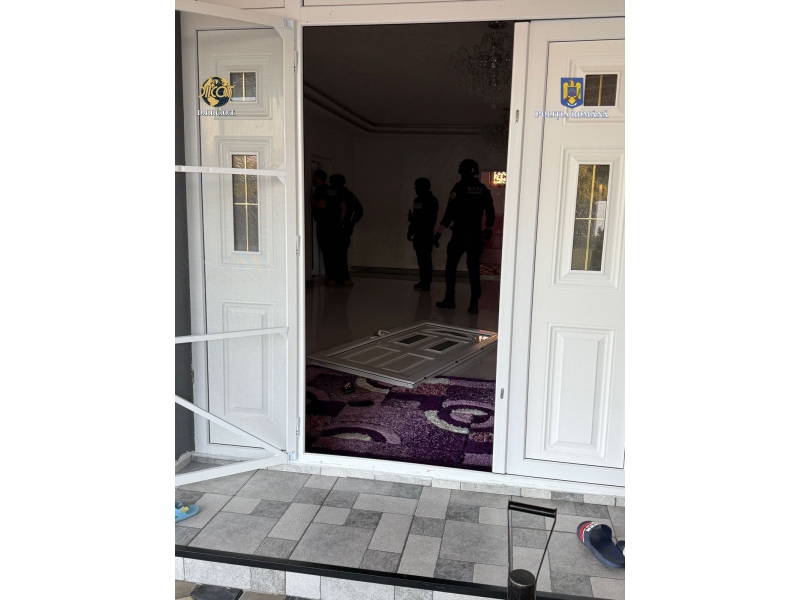 Rețea de cămătari destructurată de DIICOT: împrumuturi cu dobândă 100% și amenințări