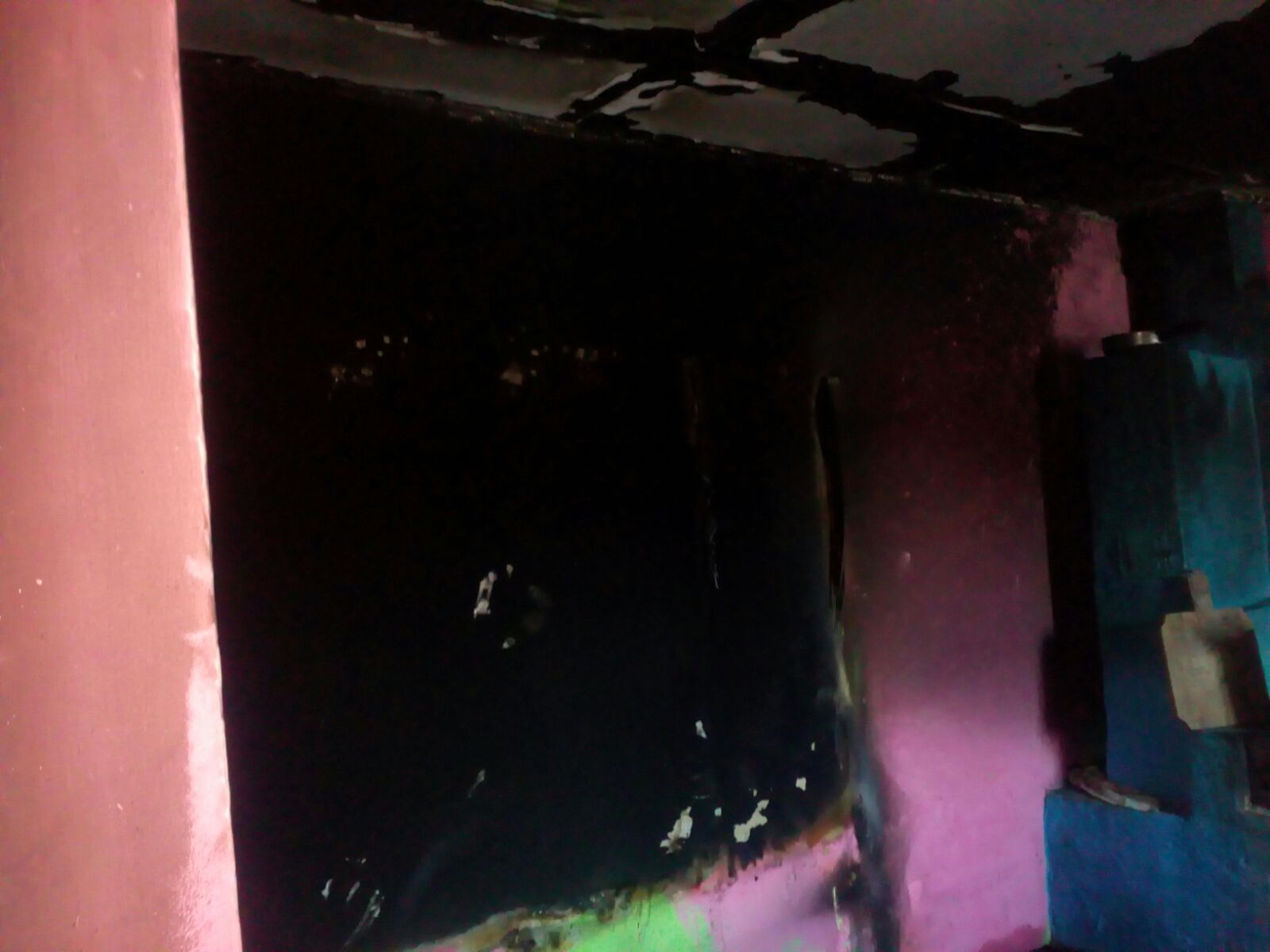 FOTO| Doi copii mici din județul Vaslui, răniți grav într-un incendiu izbucnit în locuință. Micuții erau singuri acasă