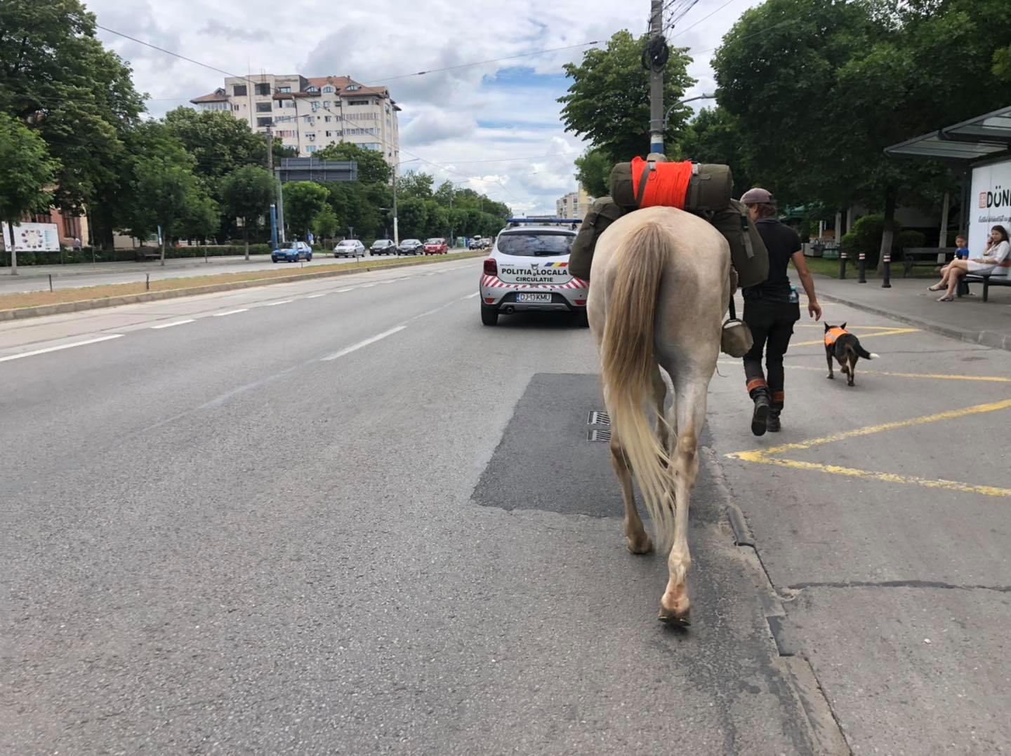 Aventurile celor doi turiști-călăreți care s-au rătăcit în Craiova. „România este o destinație de vis”