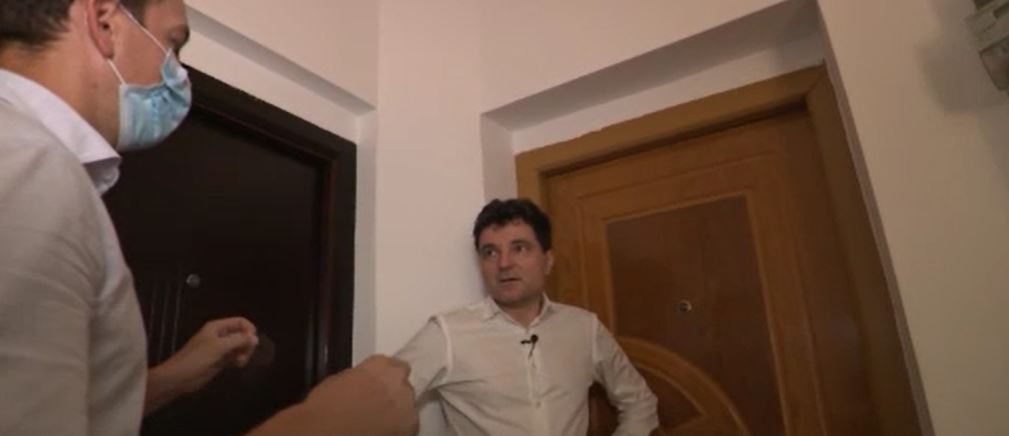 Câți bani plătește chirie Nicușor Dan pentru mansarda din sectorul 5 din București în care locuiește alături de familia lui. Cum arată locuința