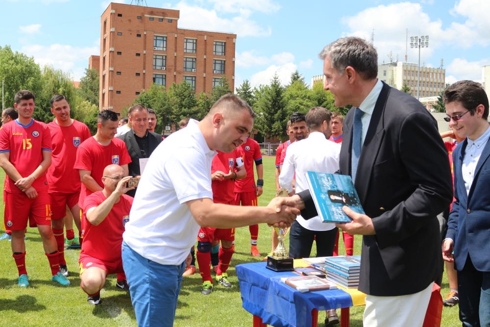 REPORTAJ cu sânge albastru/ Cine este echipa România Regală. Regele lor e golul! Amical cu etichetă cu Heerenveen, pe fostul stadion ”Carol al II-lea”