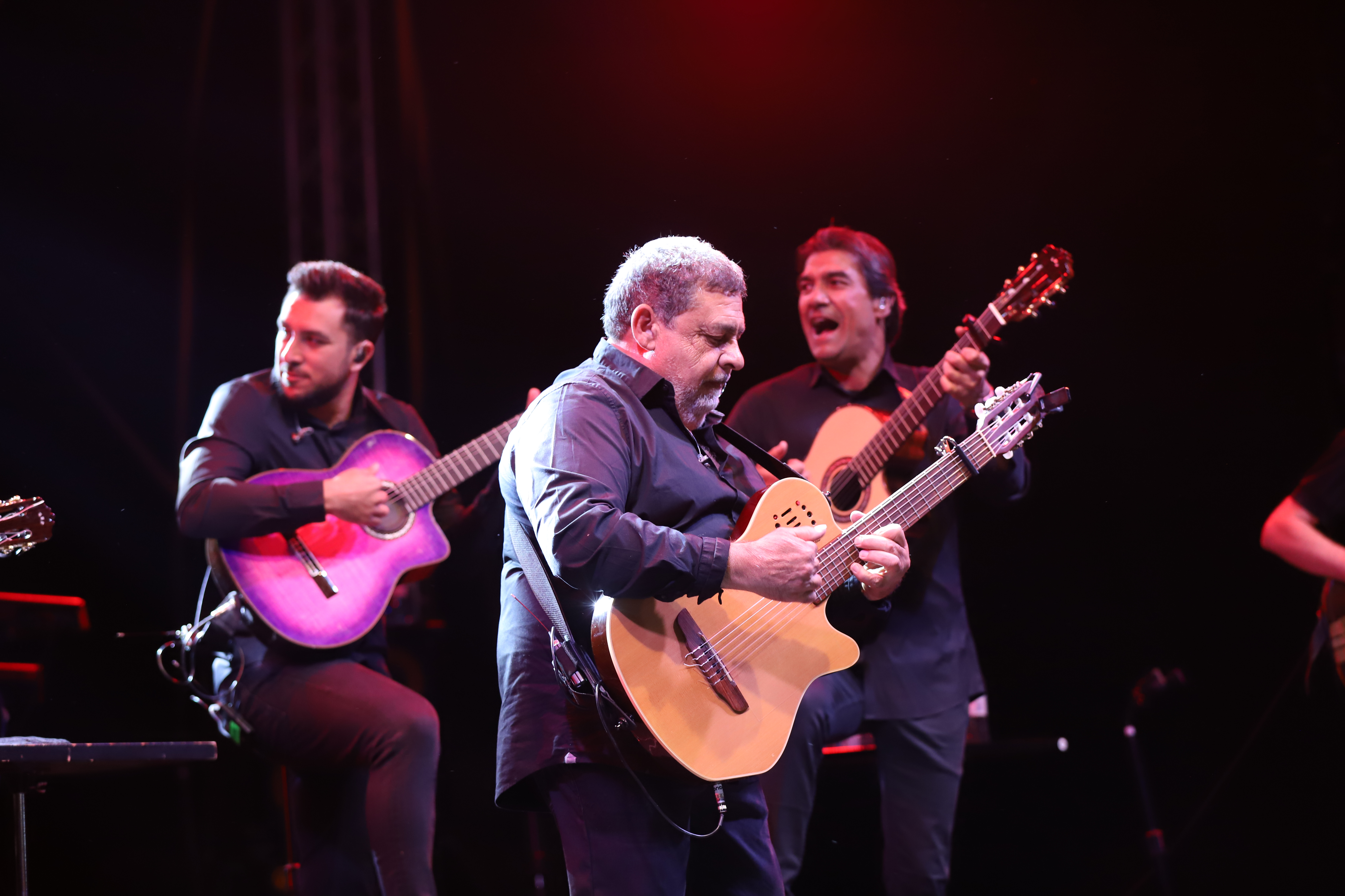 Seară latino la Festivalul Borșului Lipovenesc din Jurilovca. Concertul Gipsy Kings s-a prelungit cu un spectaculos foc de artificii: „România, I love you!” | FOTO REPORTAJ