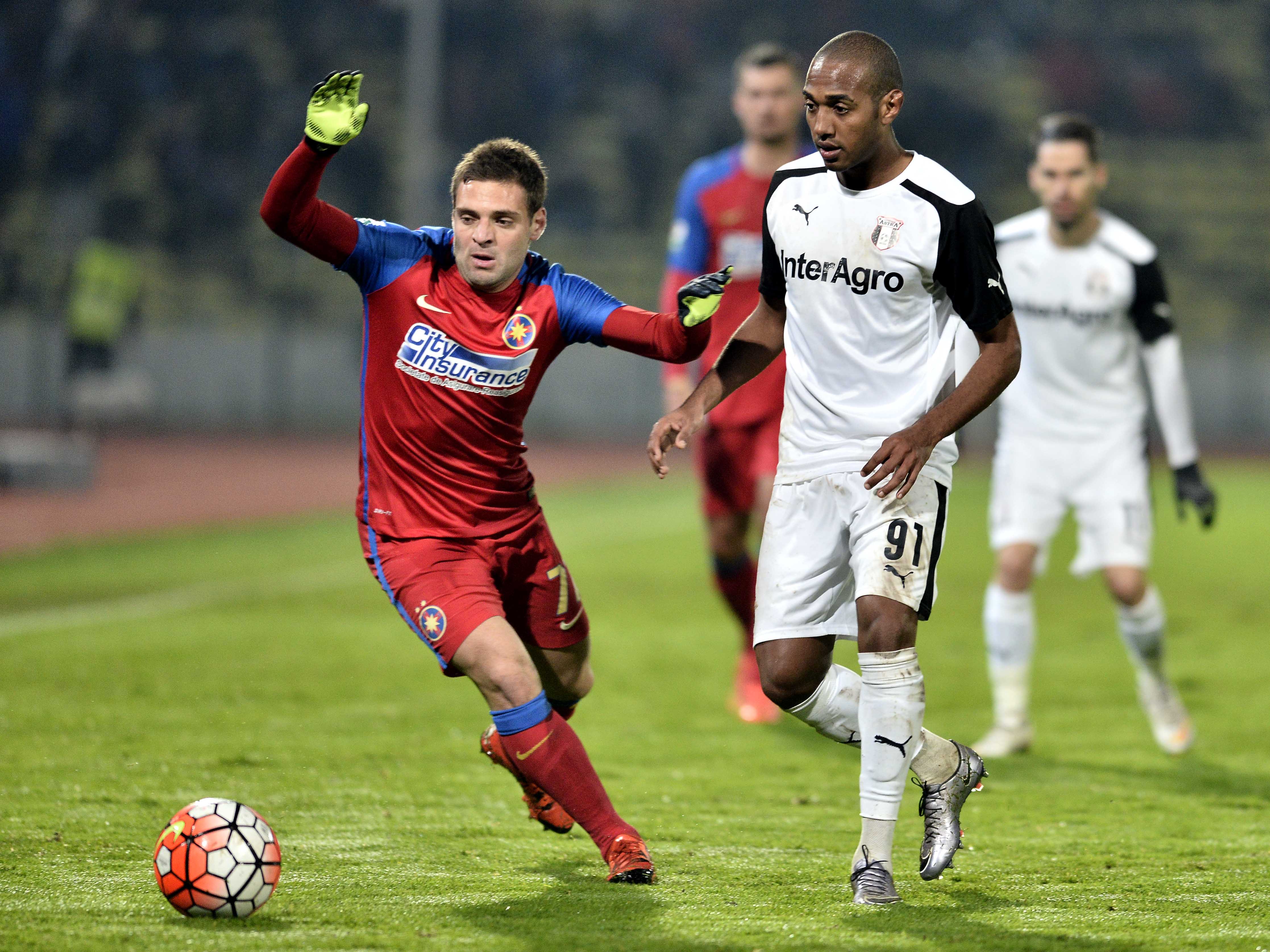 Liga I, play-off, etapa a 2-a. Steaua - Astra 2-0. ^”Roș-albaștrii” au făcut instrucție cu liderul și reintră cu șanse mari în lupta pentru titlu / BLOG