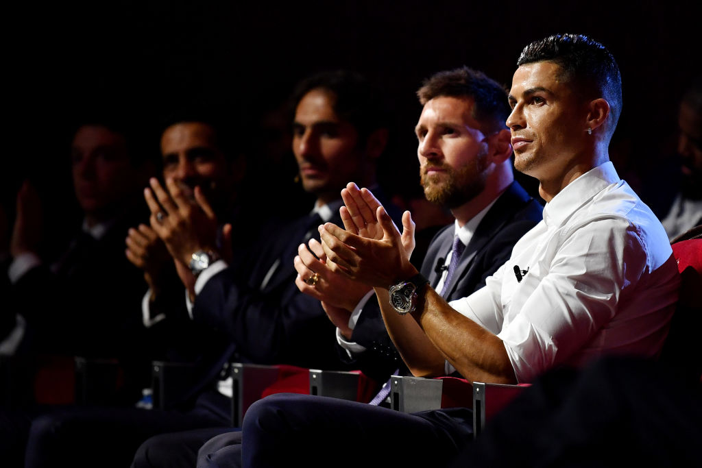 Cristiano Ronaldo szívhez szóló üzenetet küldött az édesapját gyászoló Lionel Messinek – fotó