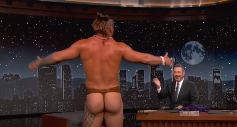 Jason Momoa s-a dezbrăcat în direct, la TV. Starul din „Aquaman” a dat explicații: „Nu-mi mai place să port haine”
