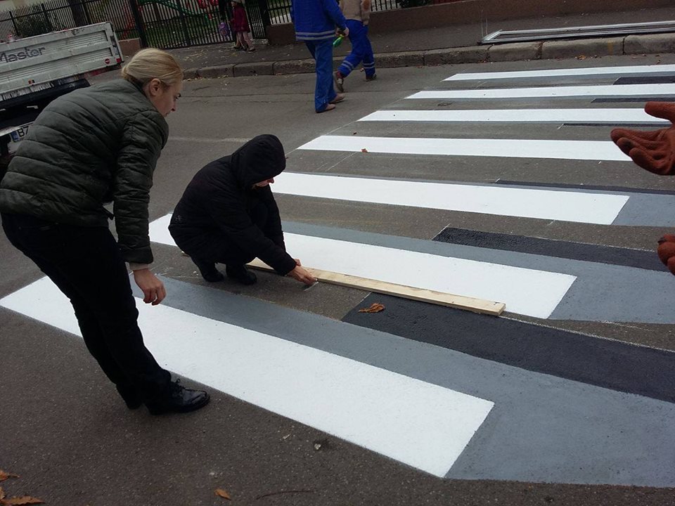 Prima trecere de pietoni 3 D din România este de miercuri la Buzău| GALERIE FOTO