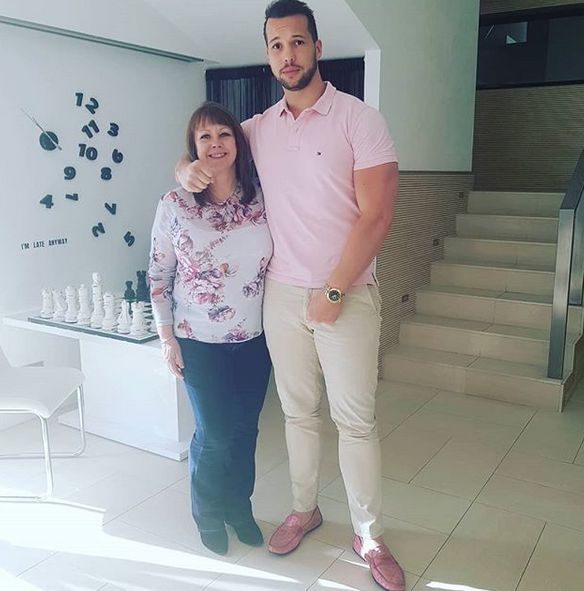 Ce mesaj îi transmitea Tristan Tate mamei lui. "Niciodată nu se va întoarce să spele vase" | FOTO