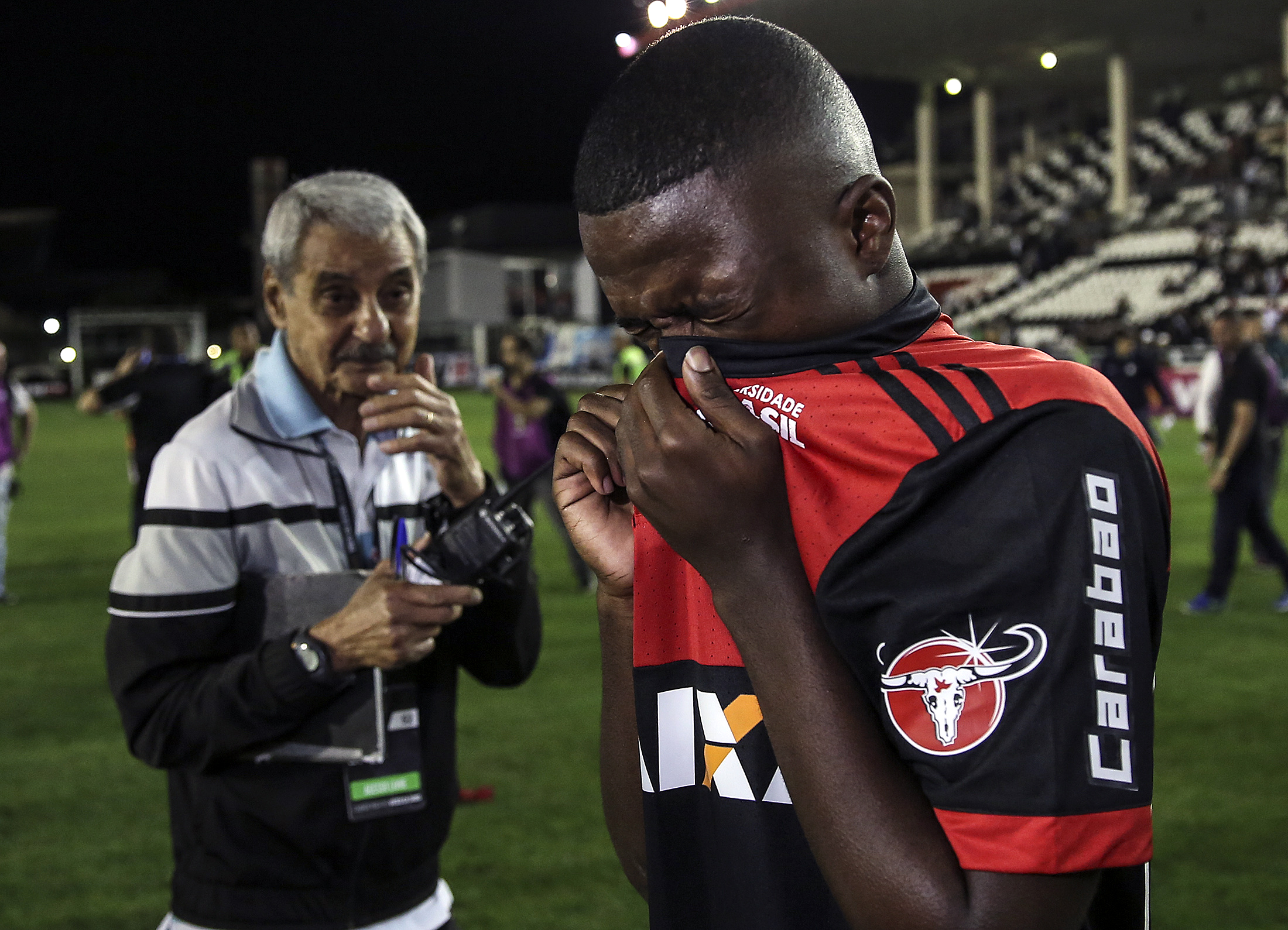 Scene de război la Rio de Janeiro. Un fan a fost împușcat mortal la derby-ul Vasco da Gama - Flamengo / GALERIE FOTO&VIDEO