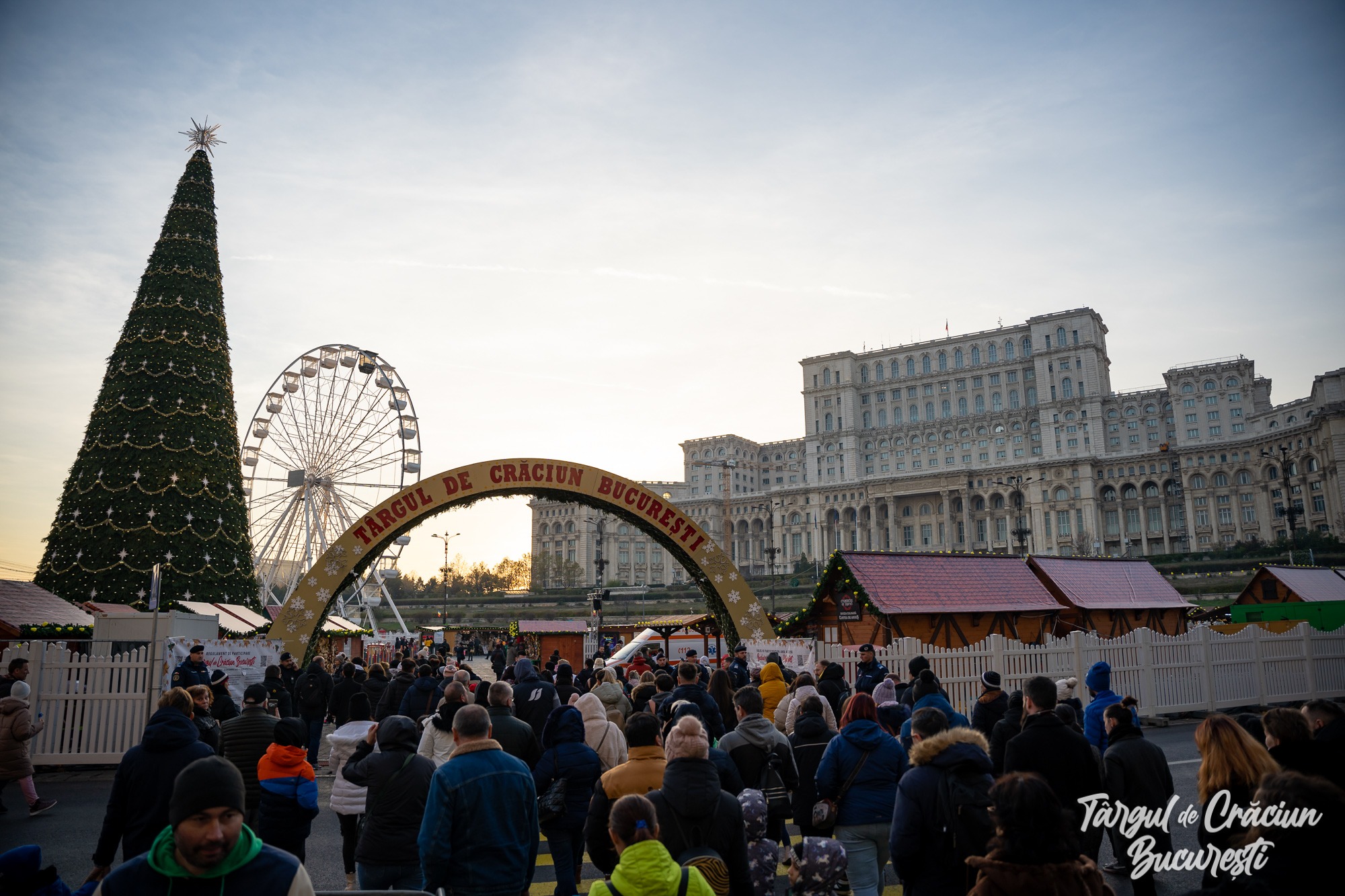 Târgul de Crăciun București 2024. Cel mai mare târg din România: peste 130 de căsuțe, roată panoramică, trenuleț, carusel, concerte și multe spectacole