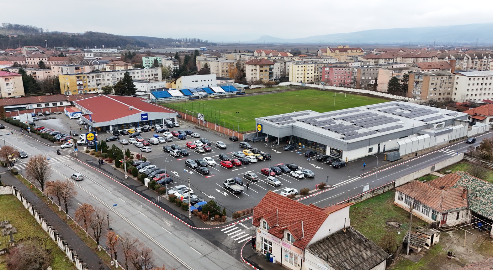 Câți bani cheltuiesc românii când merg la cumpărături în mall sau în parcurile de retail: „Comportamentul de consum a devenit mai selectiv” | EXCLUSIV