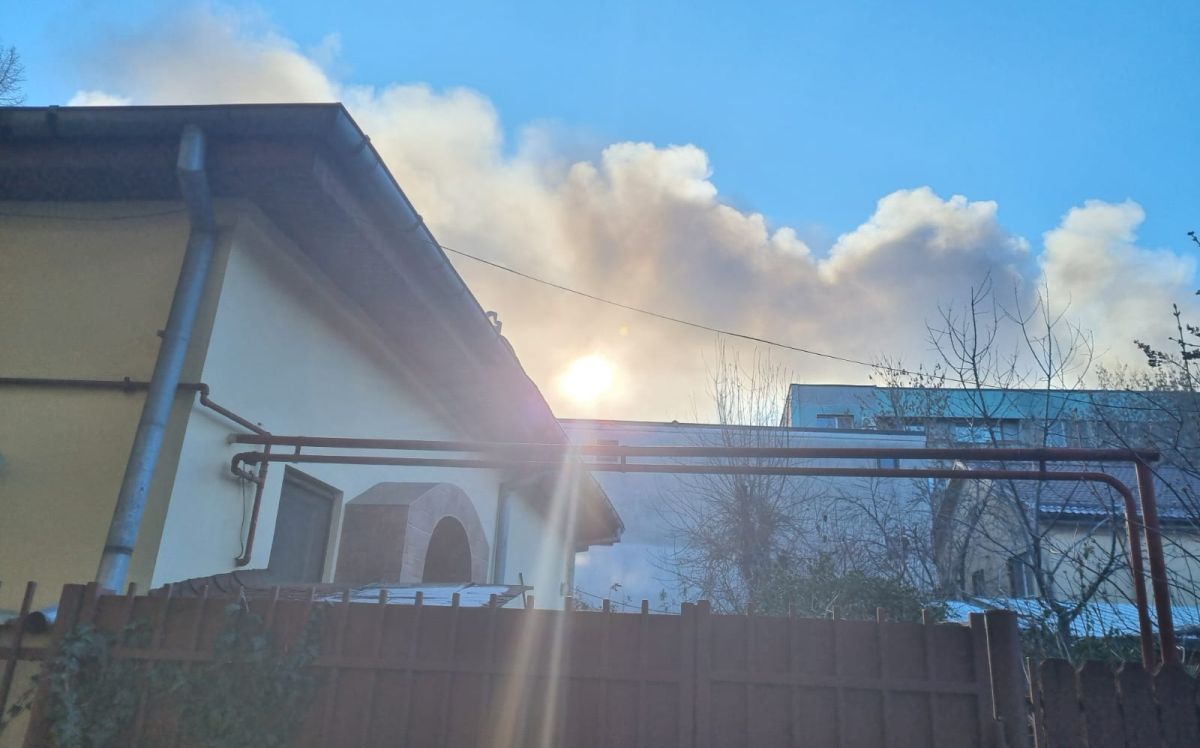 Incendiu puternic la un depozit de pe Bulevardul Iuliu Maniu din București. A fost emis un mesaj RO-Alert