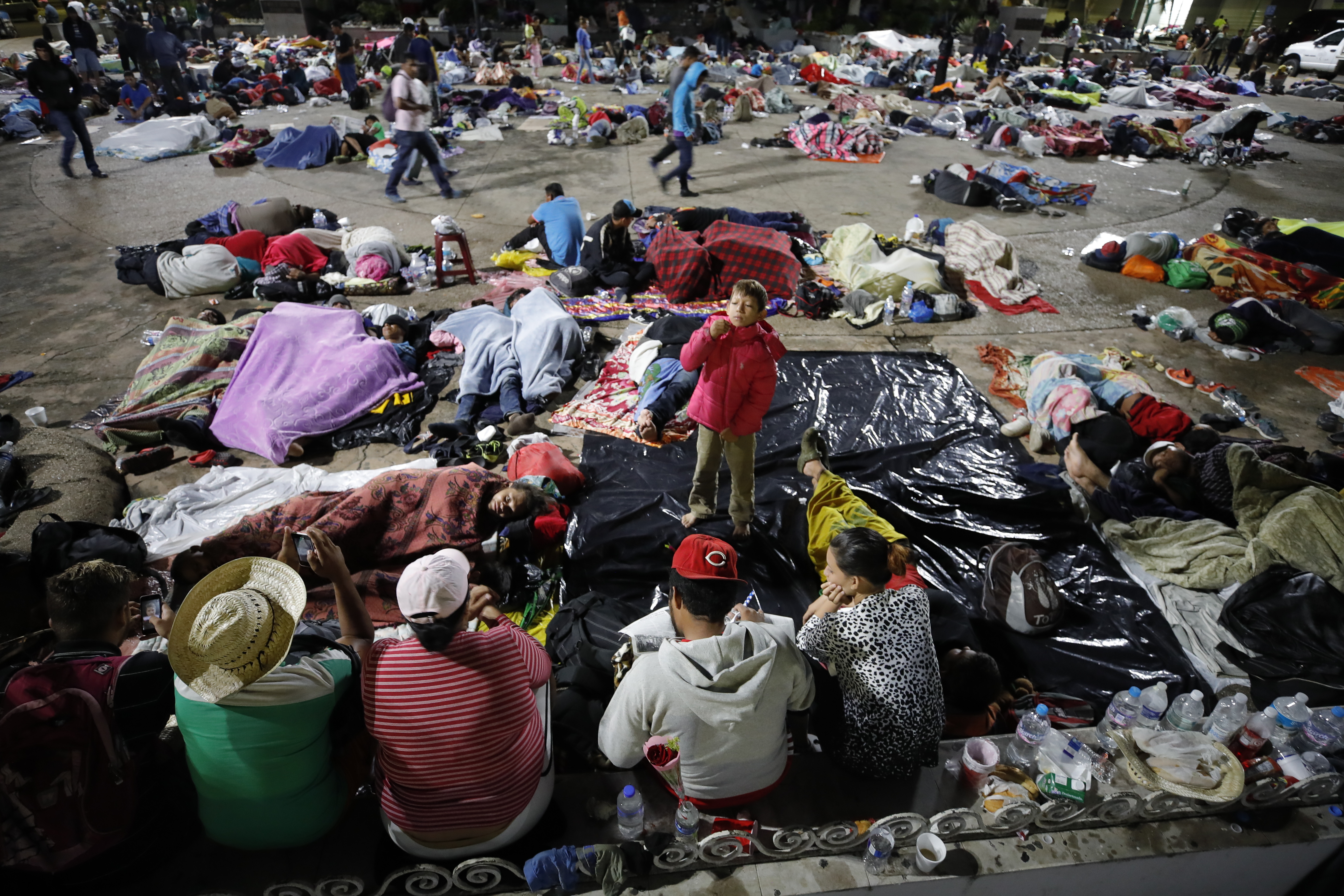 FOTO | Caravana uriașă de imigranți care se îndreaptă spre SUA se micșorează. Decizia luată de mii de oameni