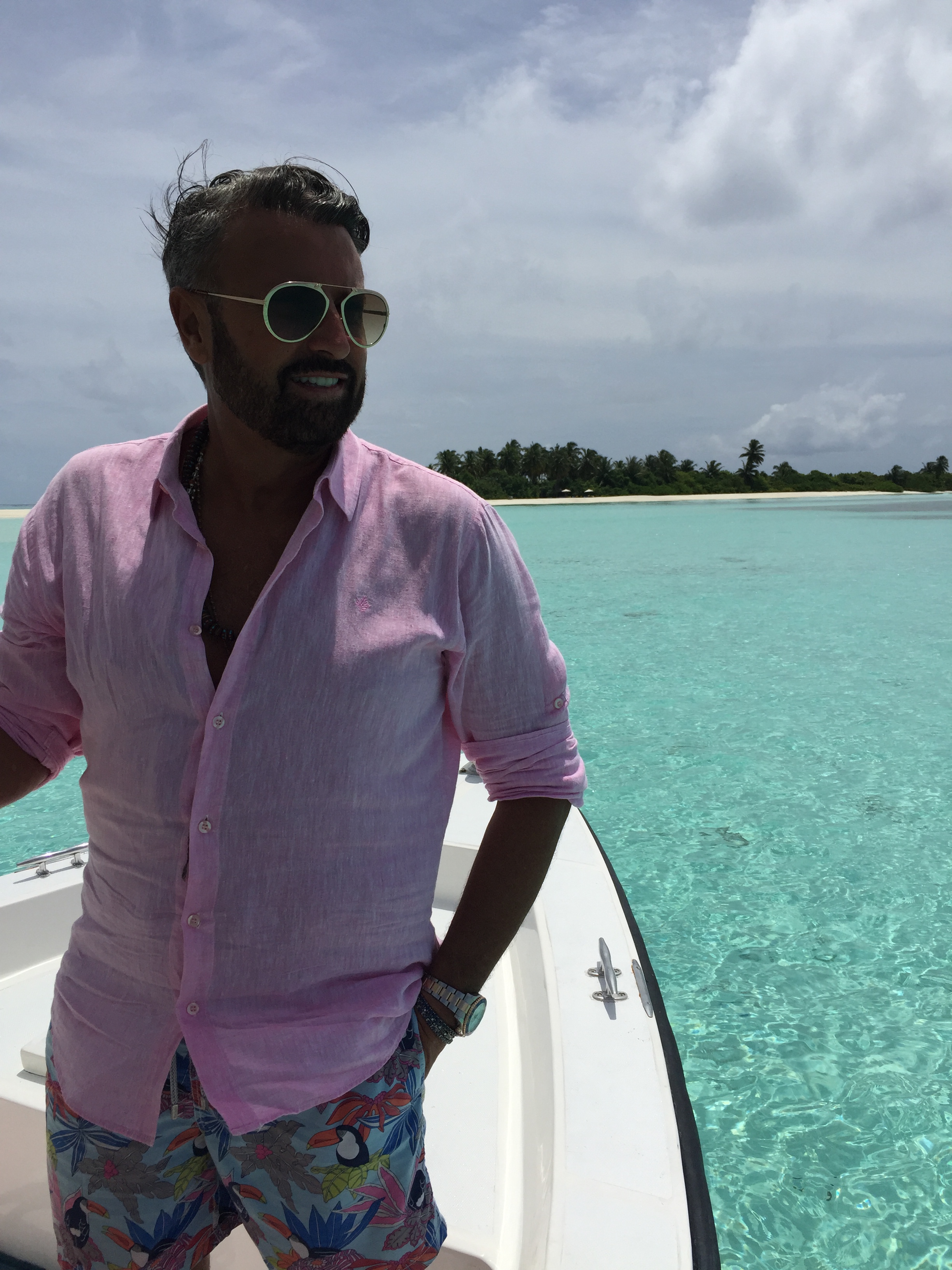 EXCLUSIV | Cătălin Botezatu, cină contra cronometru în Maldive. A mâncat pe fugă să nu se scufunde insula