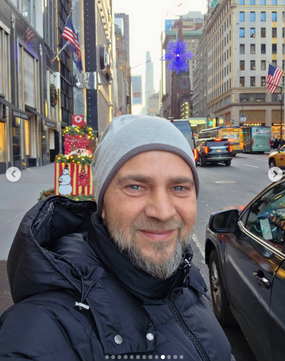 Imagini cu familia lui Cosmin Seleși. Cum arată soția prezentatorului de la Pro TV. „Mergem mai departe. Mai asumați. Mai recunoscători”