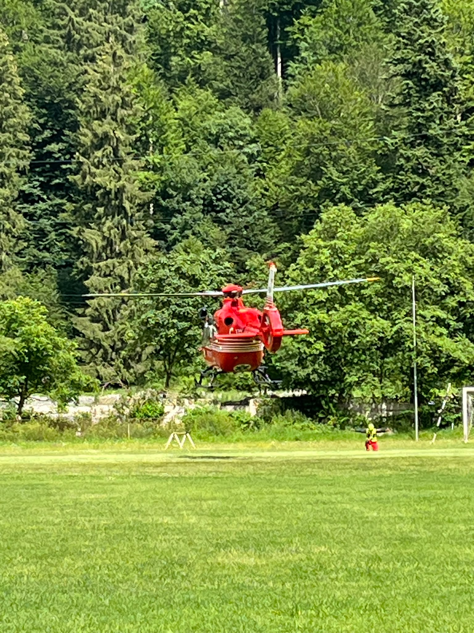 4 alpiniști s-au prăbușit în zona Valea Albișoarei, din Bușteni: unul dintre ei a murit, a intervenit elicopterul SMURD